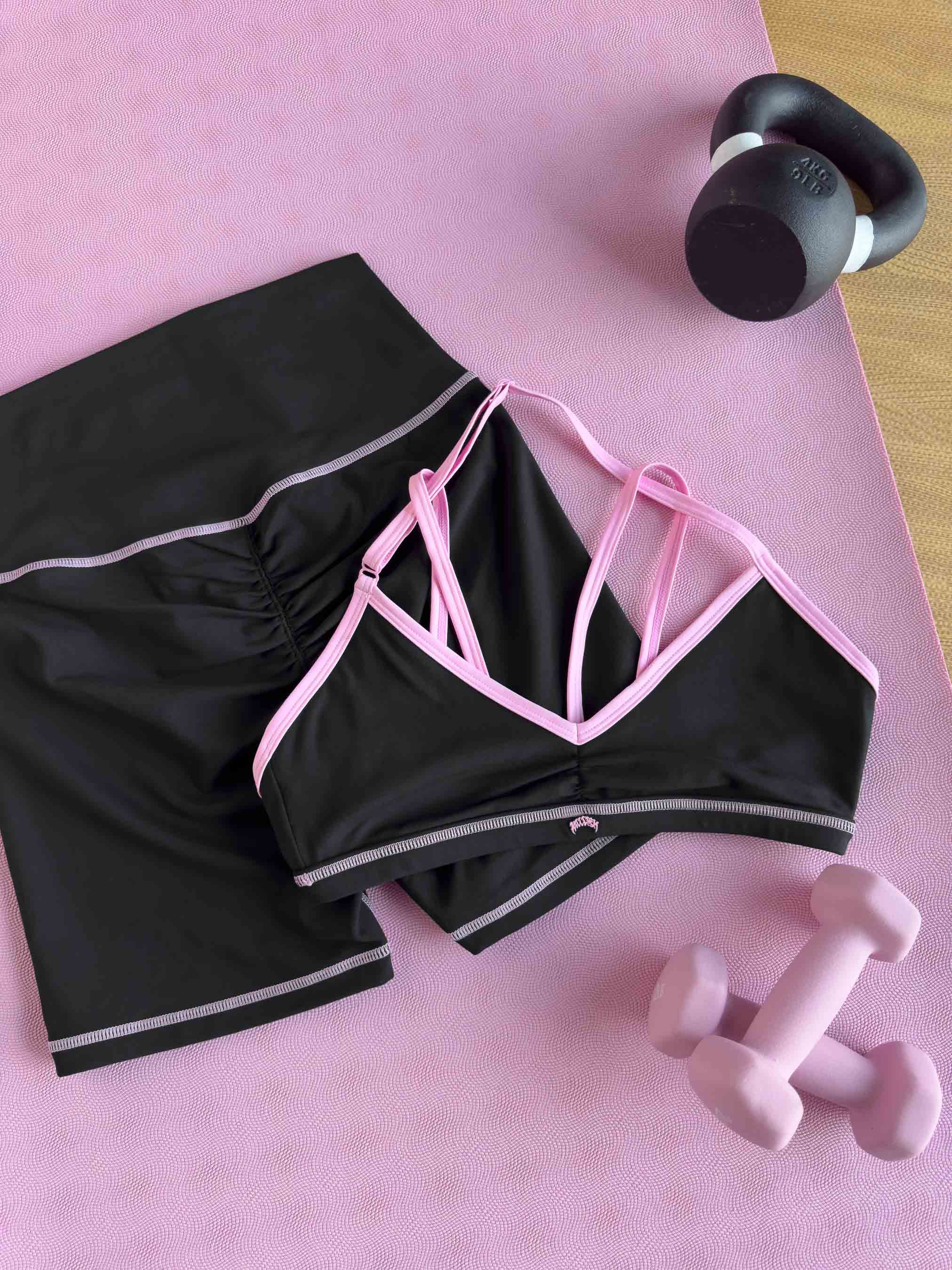 OUTSEAM SCRUNCH BIKER SHORTS - BLACK / PINK