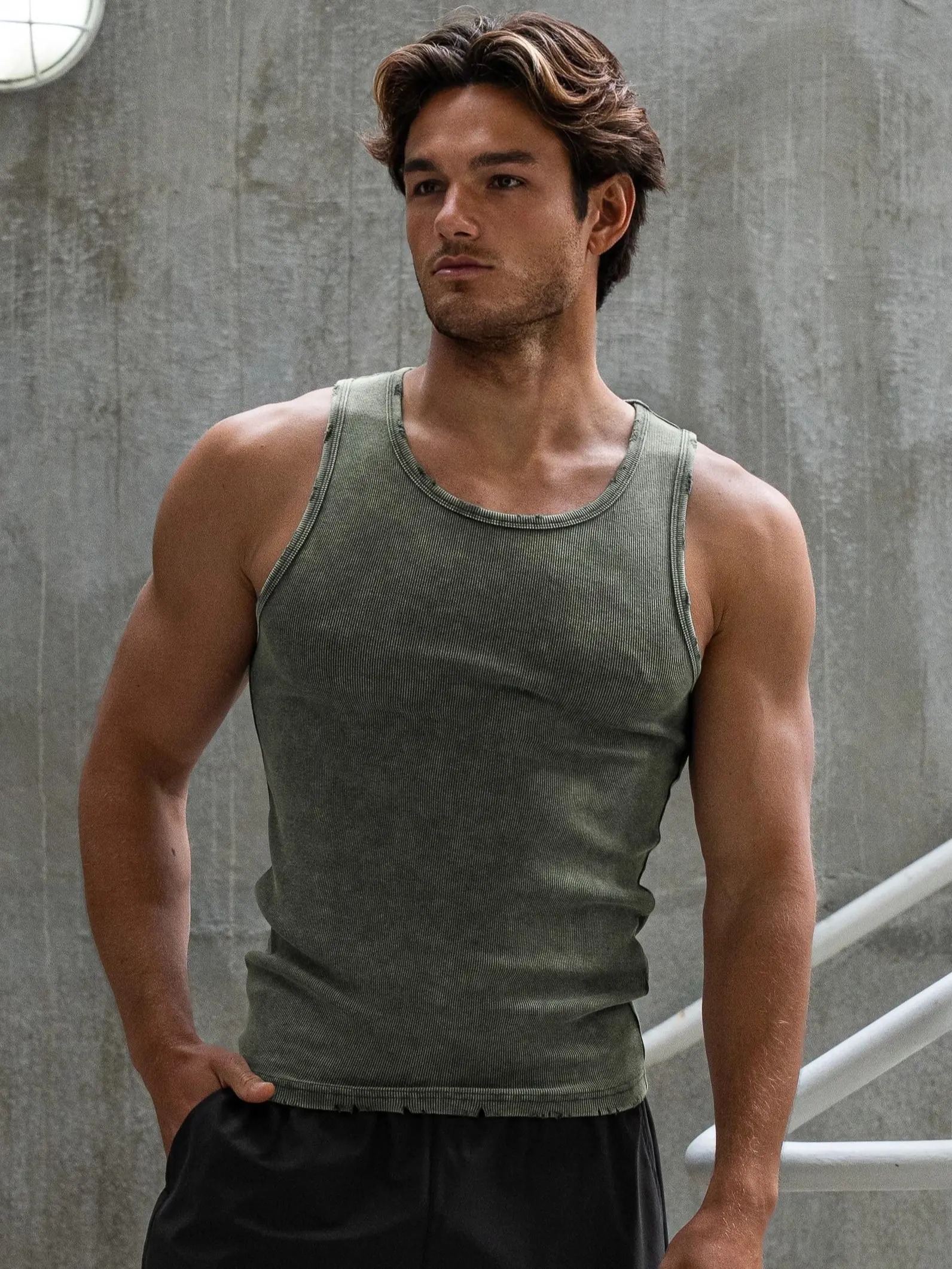 Men's Ultra-Soft Cotton Distressed Fitted T-Shirt - Premium Casual Slim Fit Tee