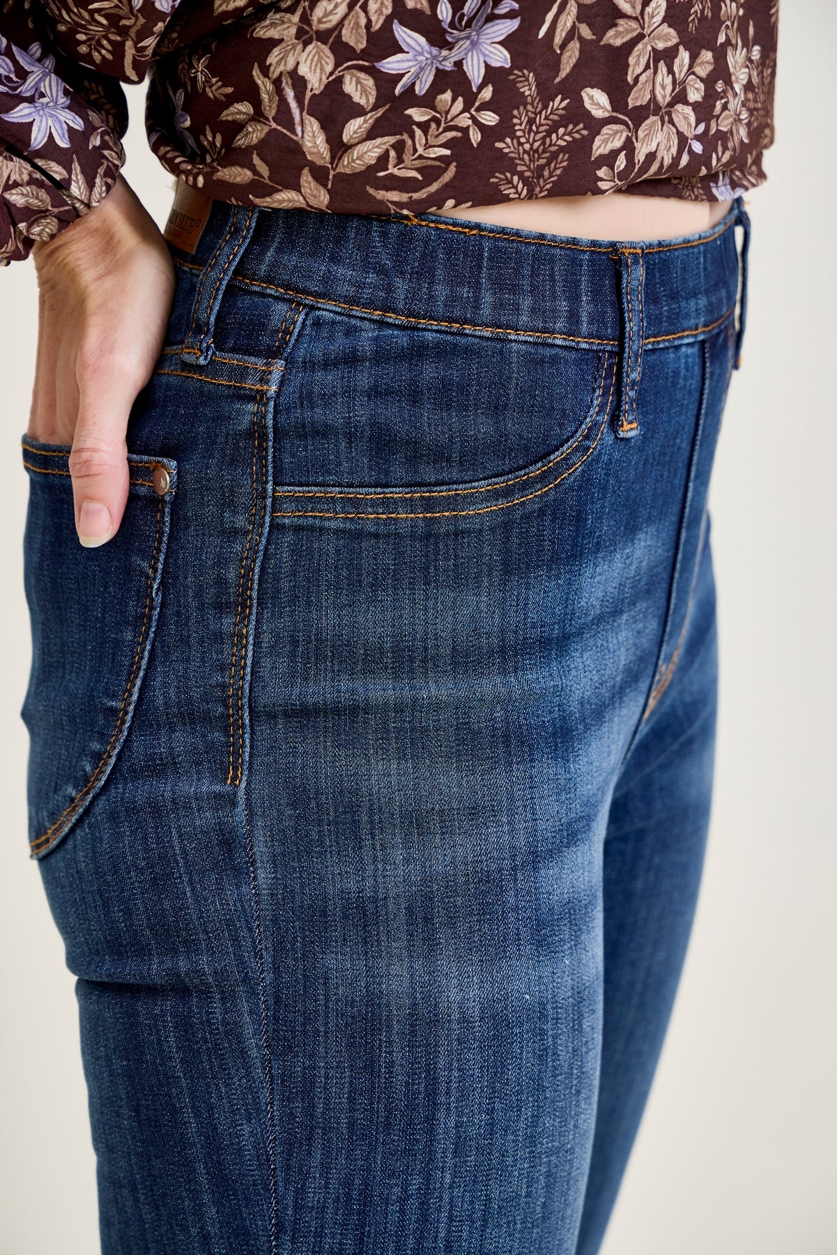 Sue Patch Pocket Pull-On Classic Skinny Jeans