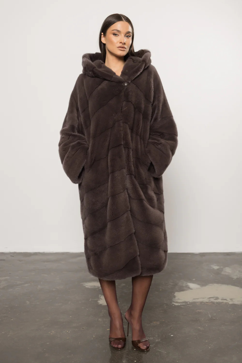 Palton din Blană Naturală de Vizon, cu Glugă, Femei, Aubergine Taupe 428