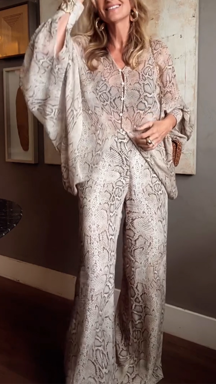 Women V-neck Snake Print Loose Casual Suit