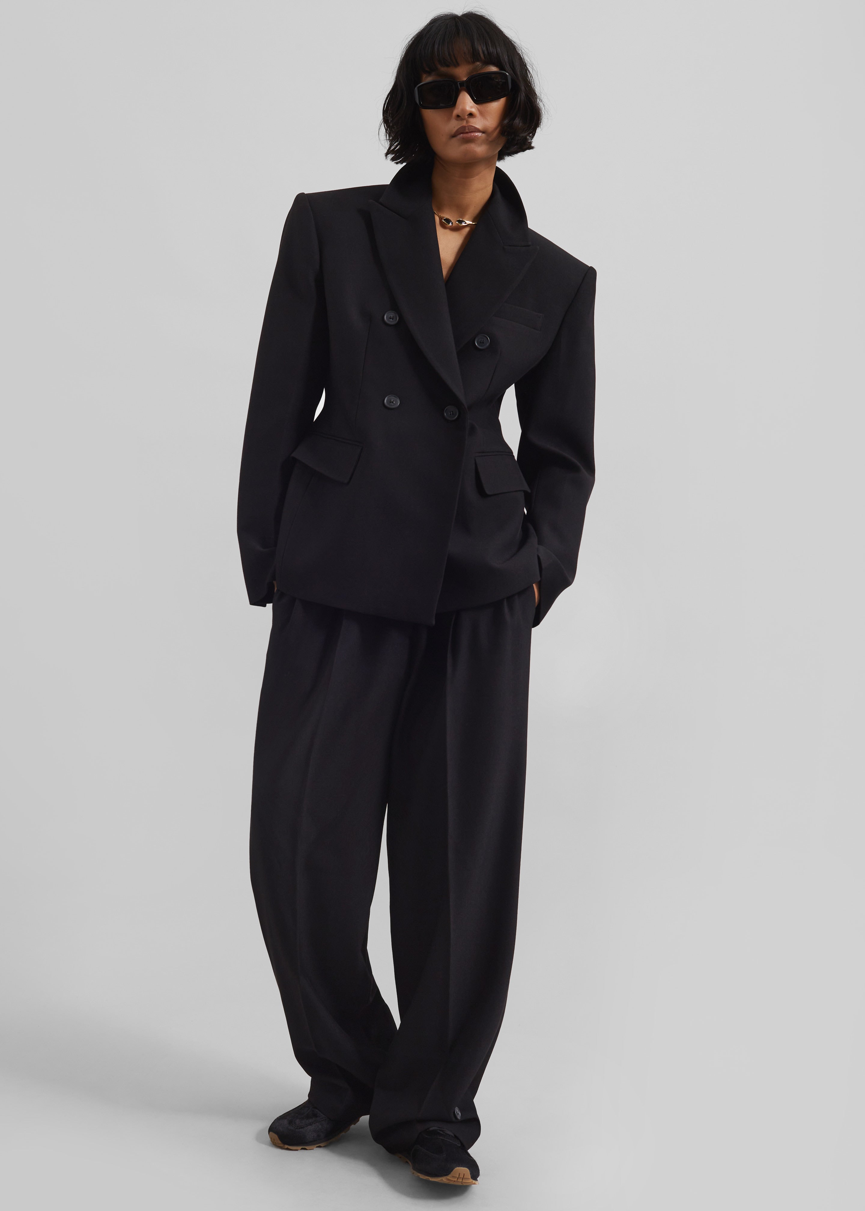 Doyer Pleated Trousers - Black