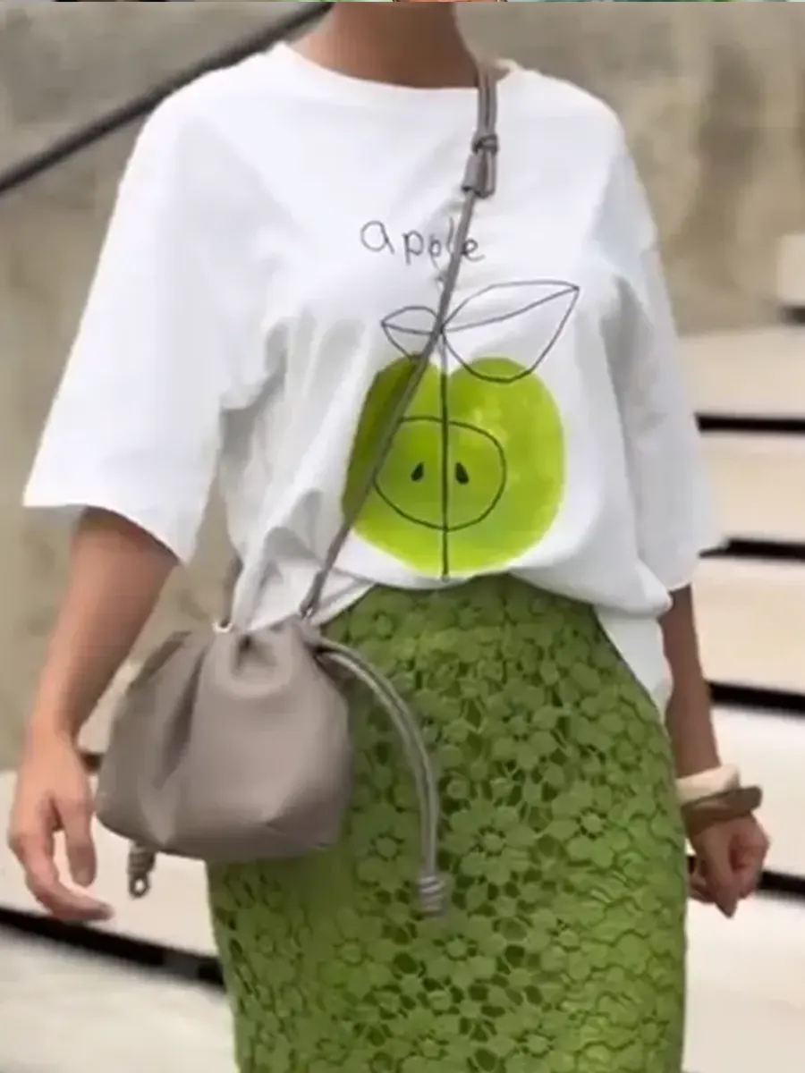 Women's Fashionable Apple Print T-shirt