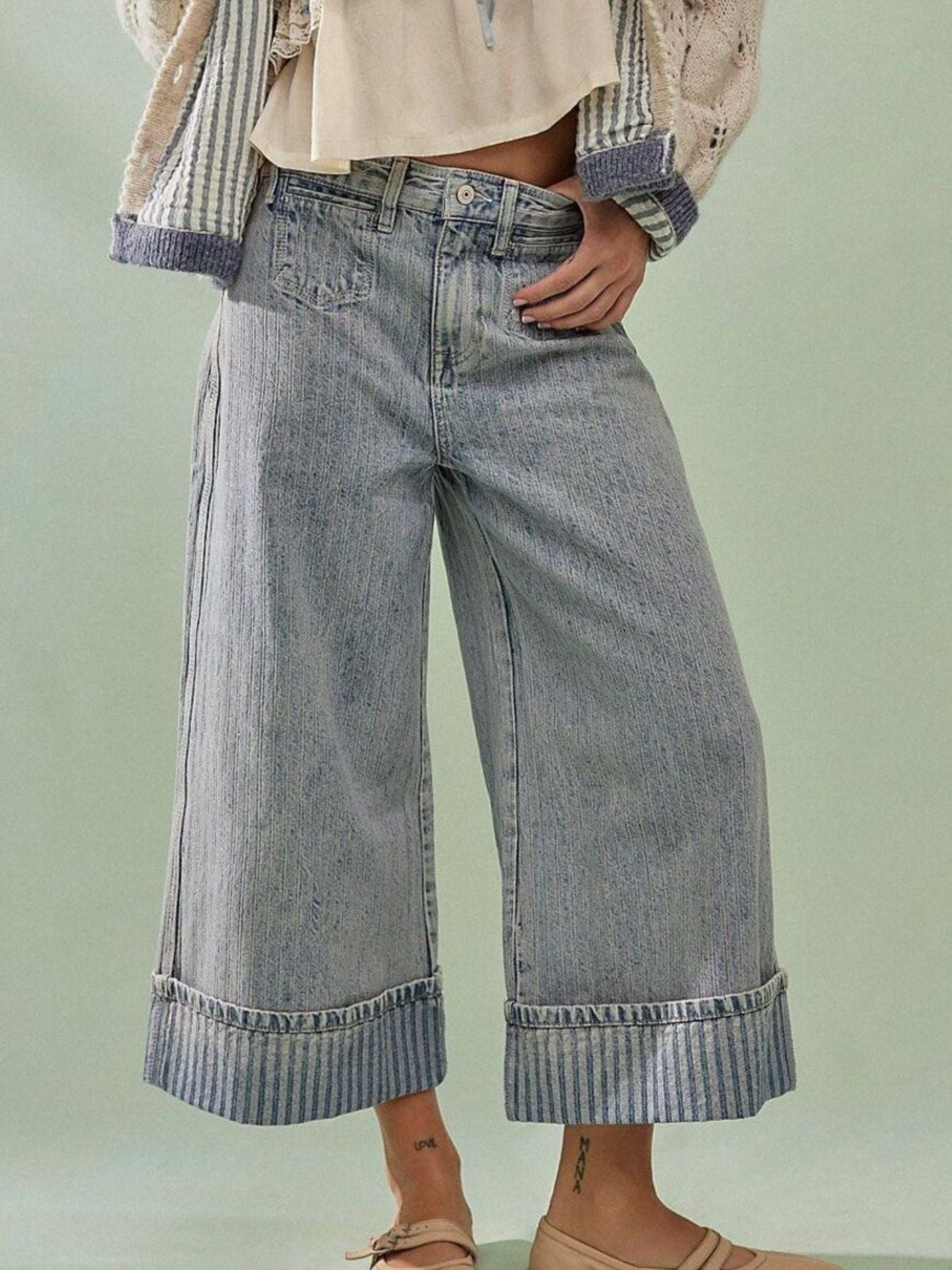 Wide-Leg Cropped Jeans