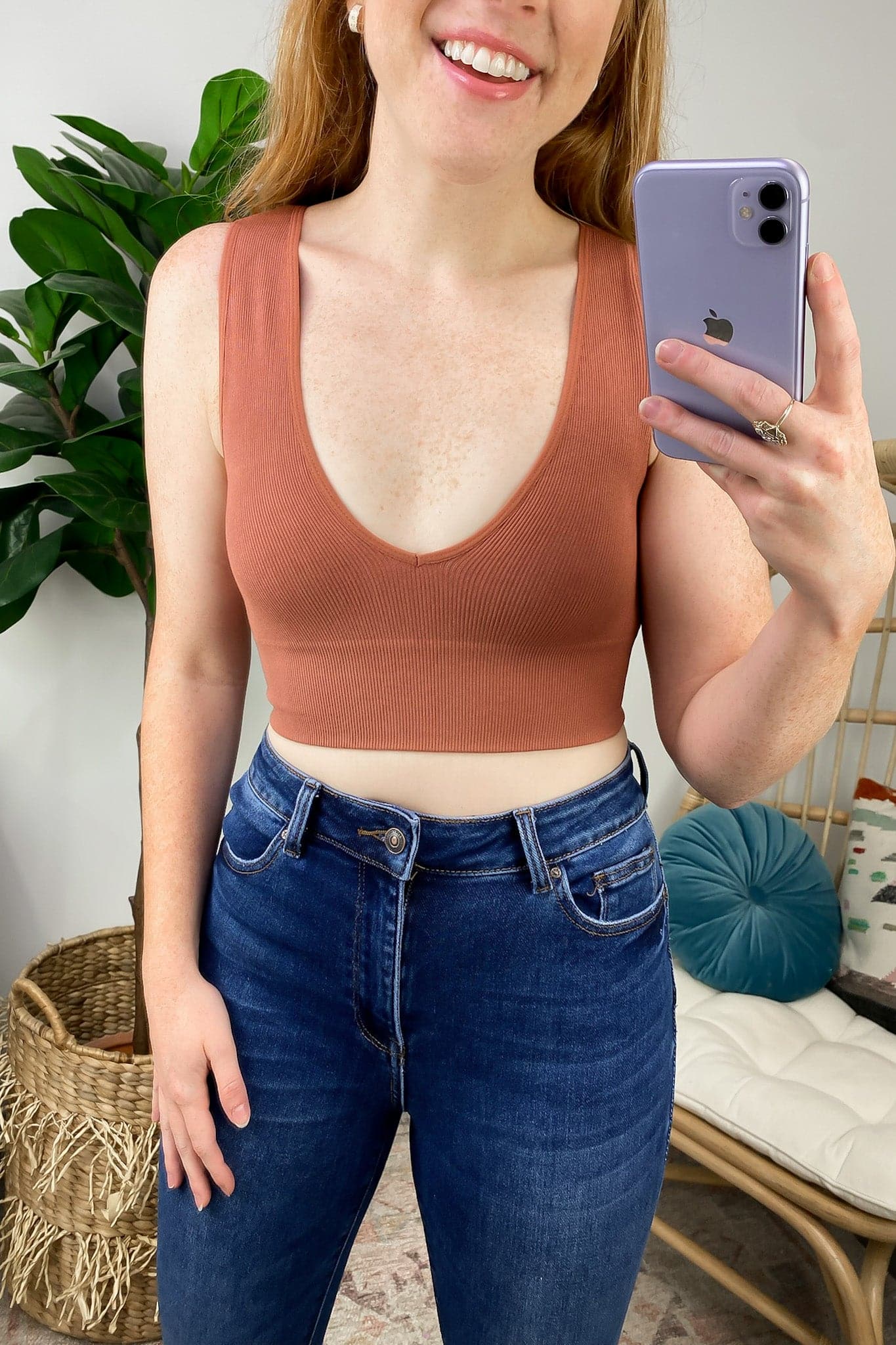 Seamless Ribbed V-Neck Cropped Tank Top