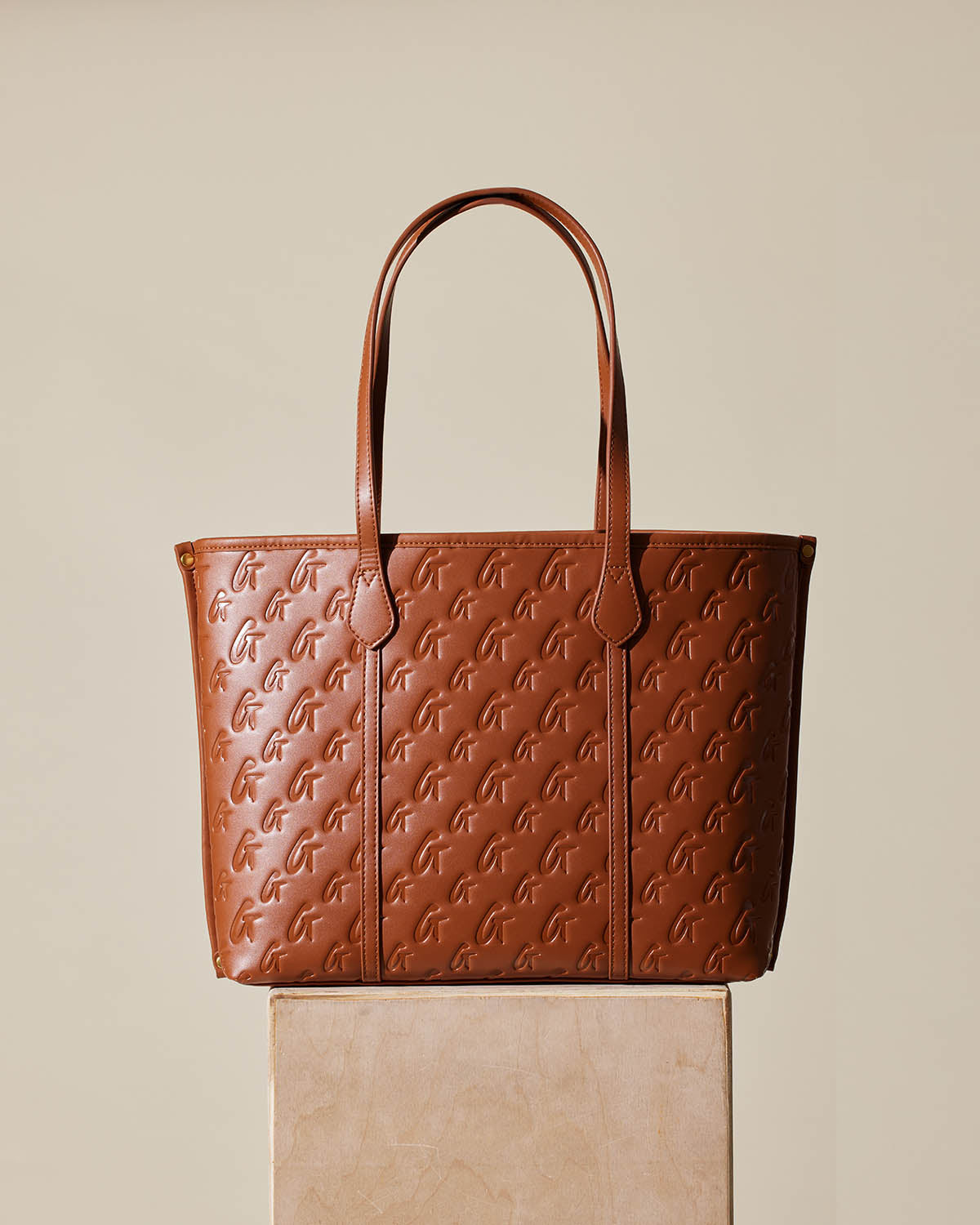 MONOGRAM SLEEK TOTE - BROWN