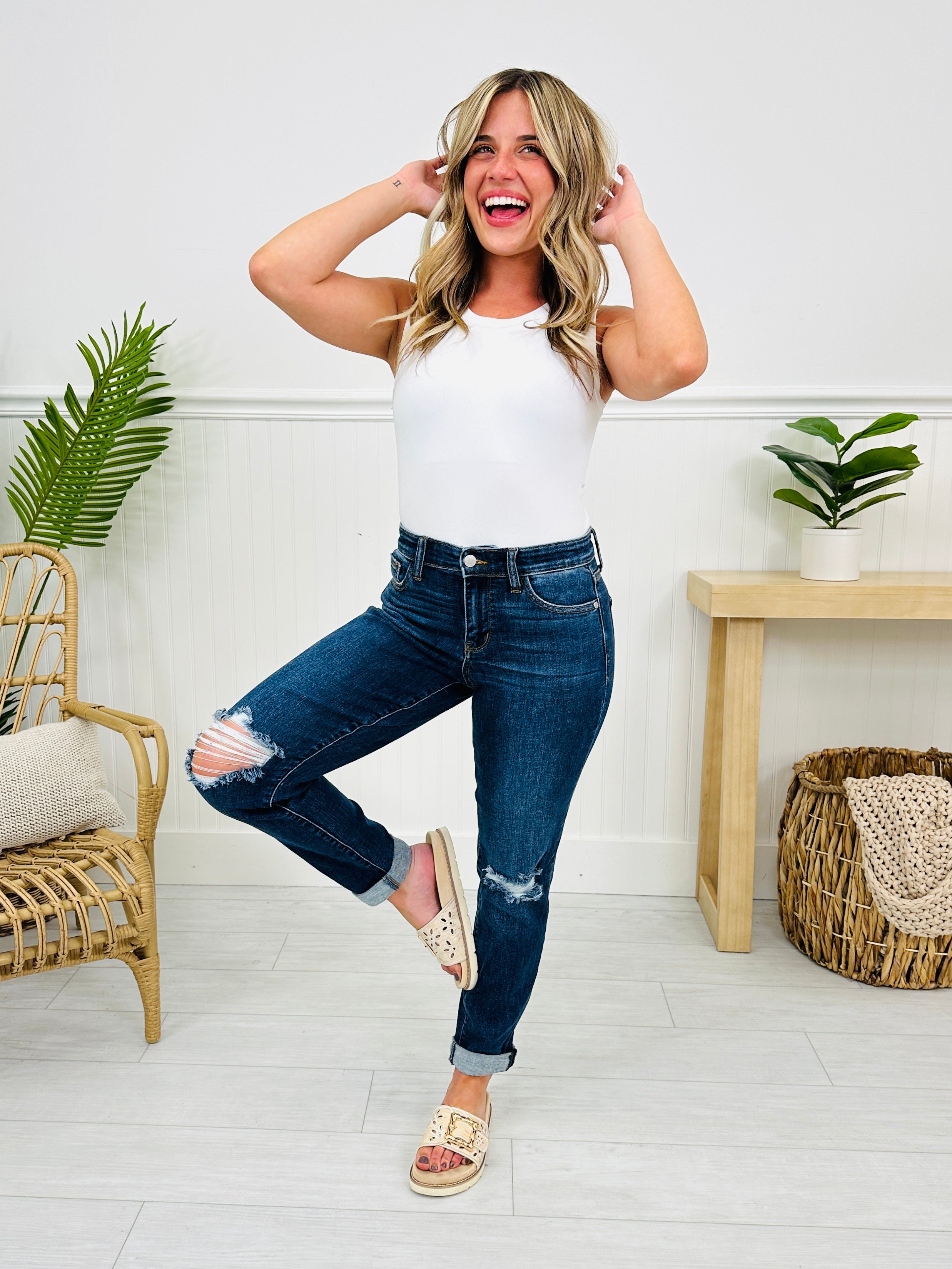 Judy Blue Walk This Way Slim Straight Leg Jeans in Reg/Curvy