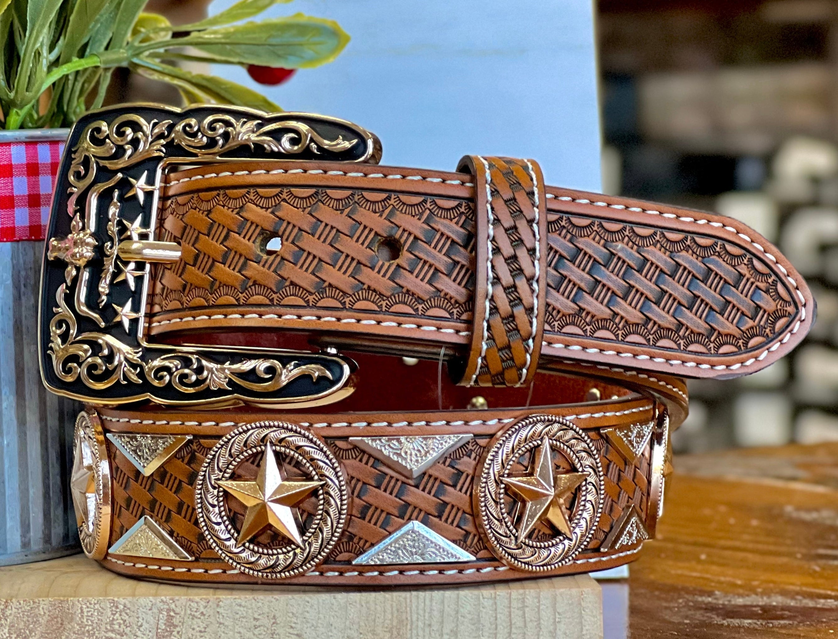 Men’s Honey Leather Belt With Star Concho