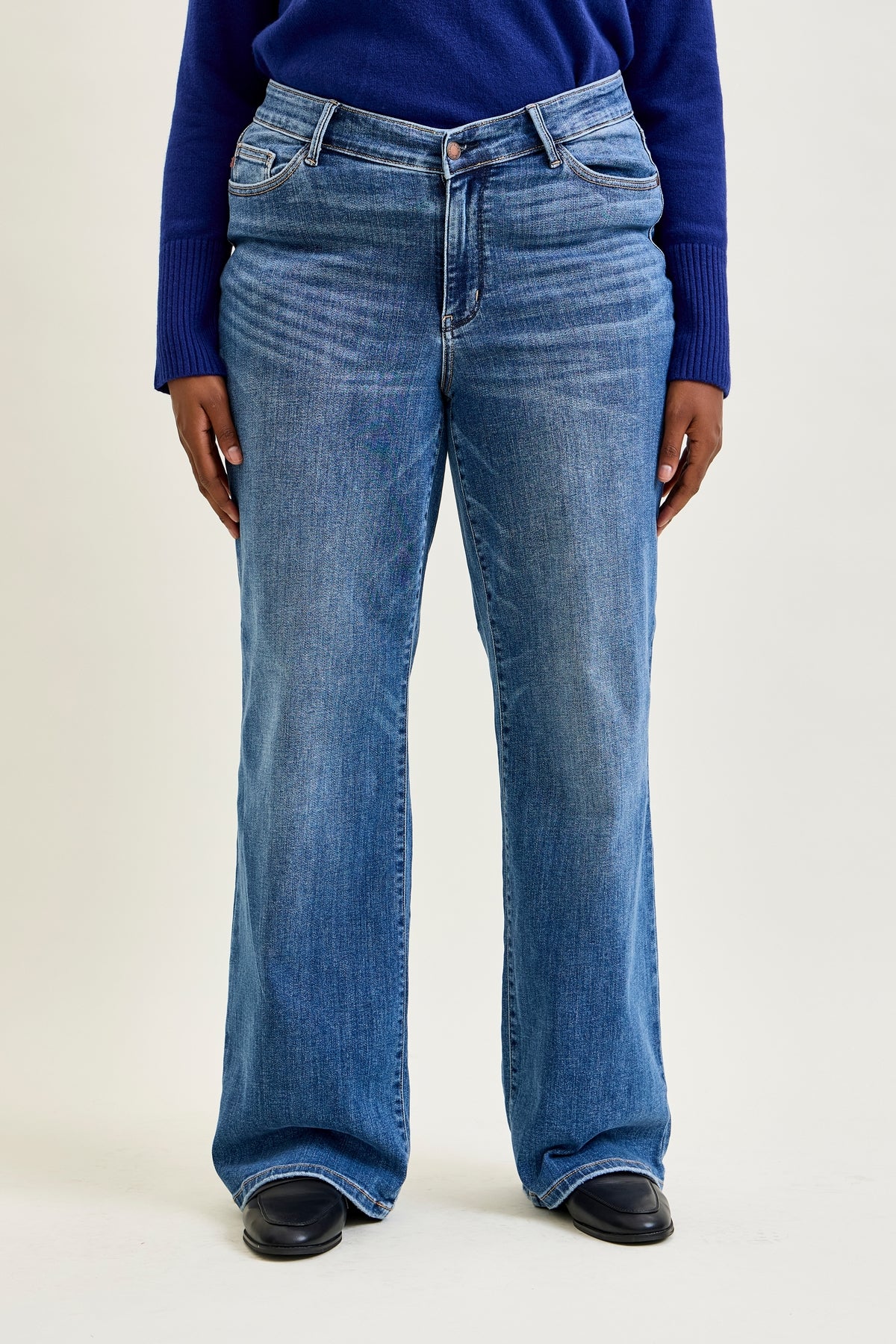 Samantha Mid Rise V-Front Straight Jeans - PLUS