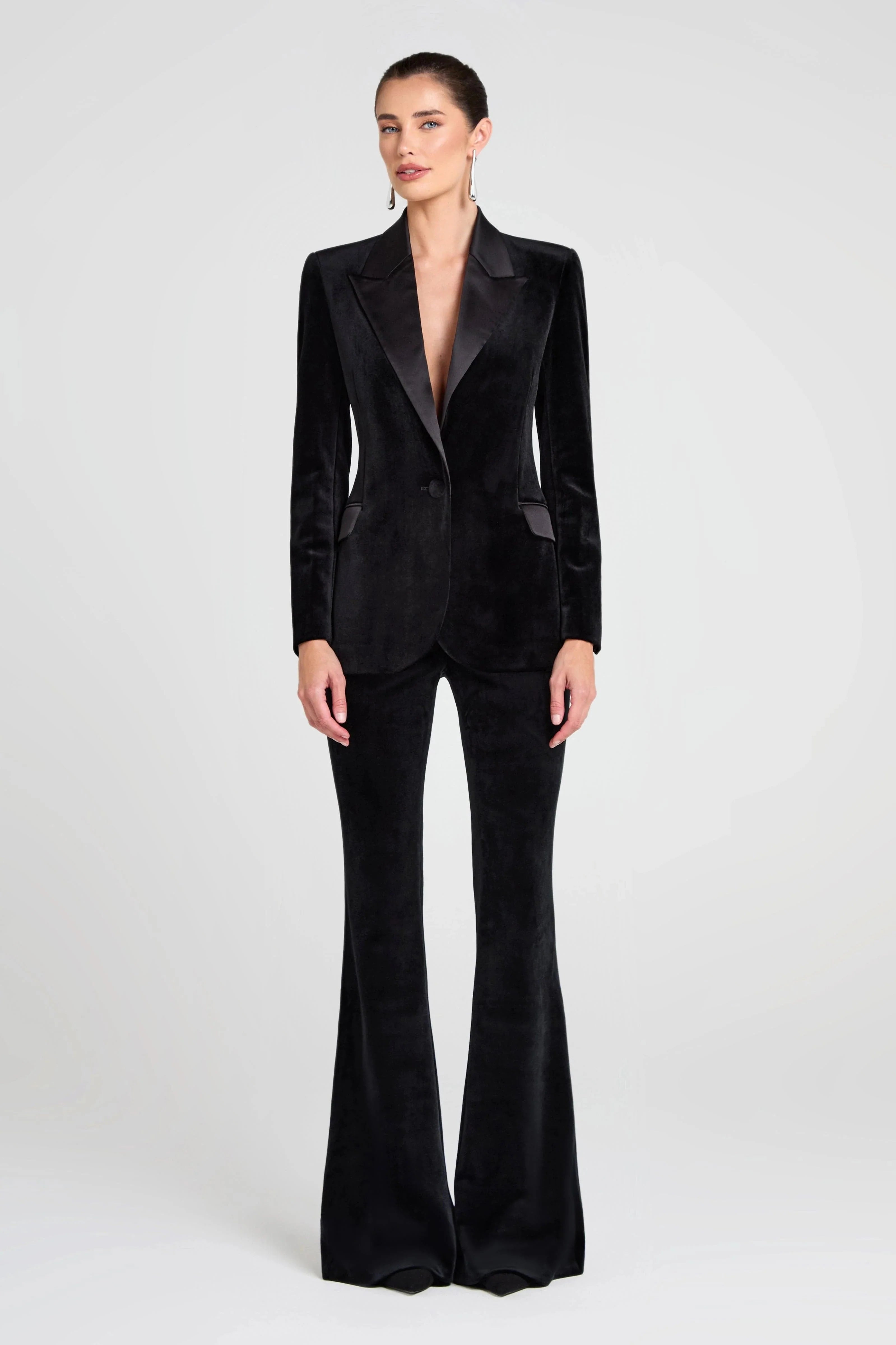SoloveDress Women’s Black Velvet Two-Piece Suit – Blazer with Satin Lapel and Pants