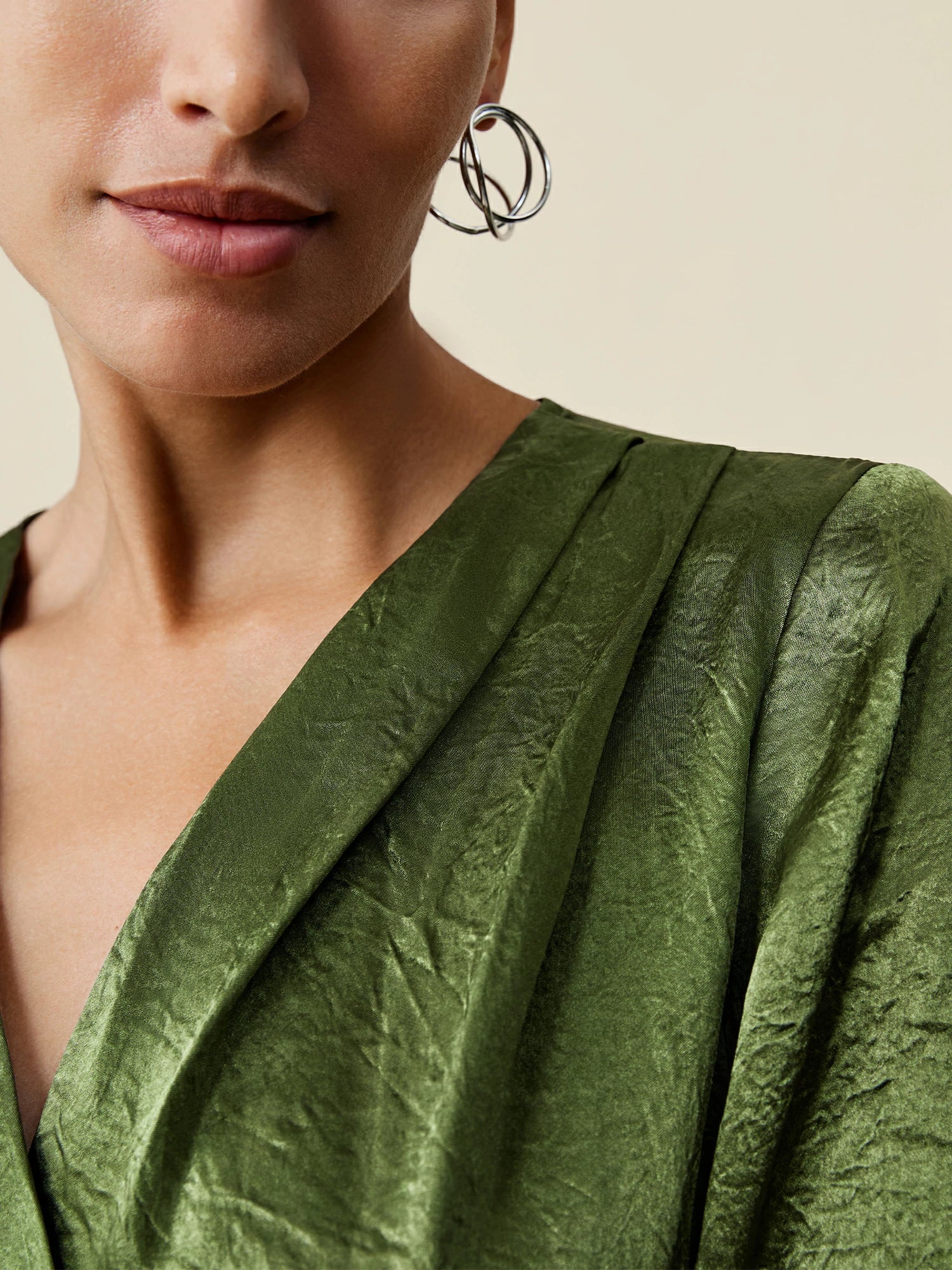 100% Acetate V-Neck Mid-Sleeve Top