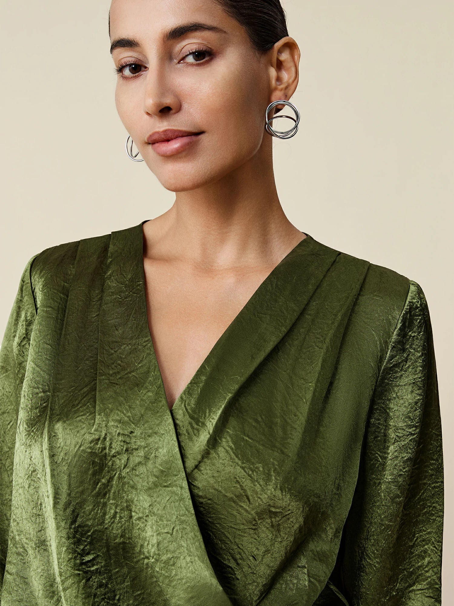 100% Acetate V-Neck Mid-Sleeve Top