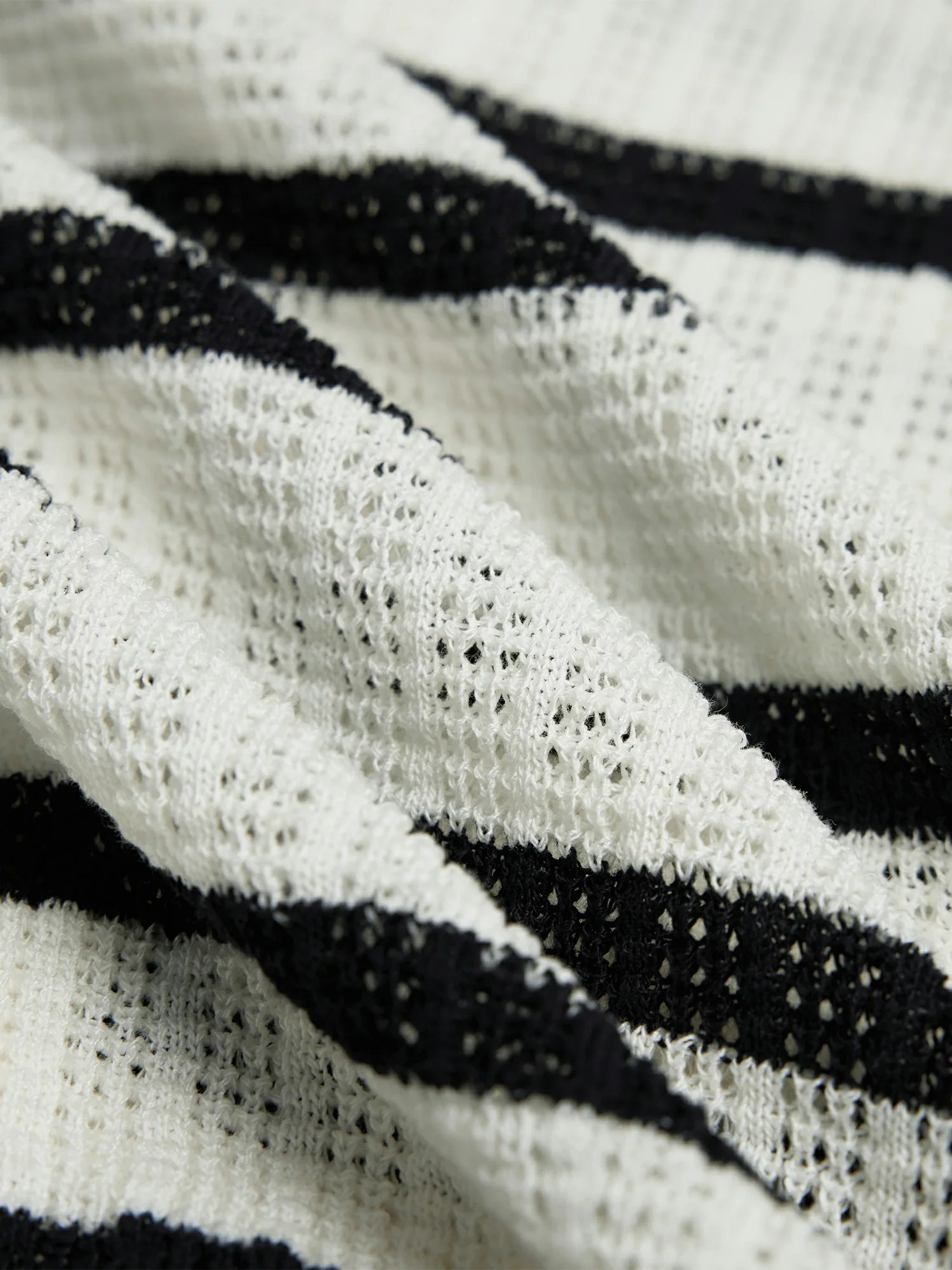 Lyocell & Linen V-Neck Sleeveless Striped Knitted Vest