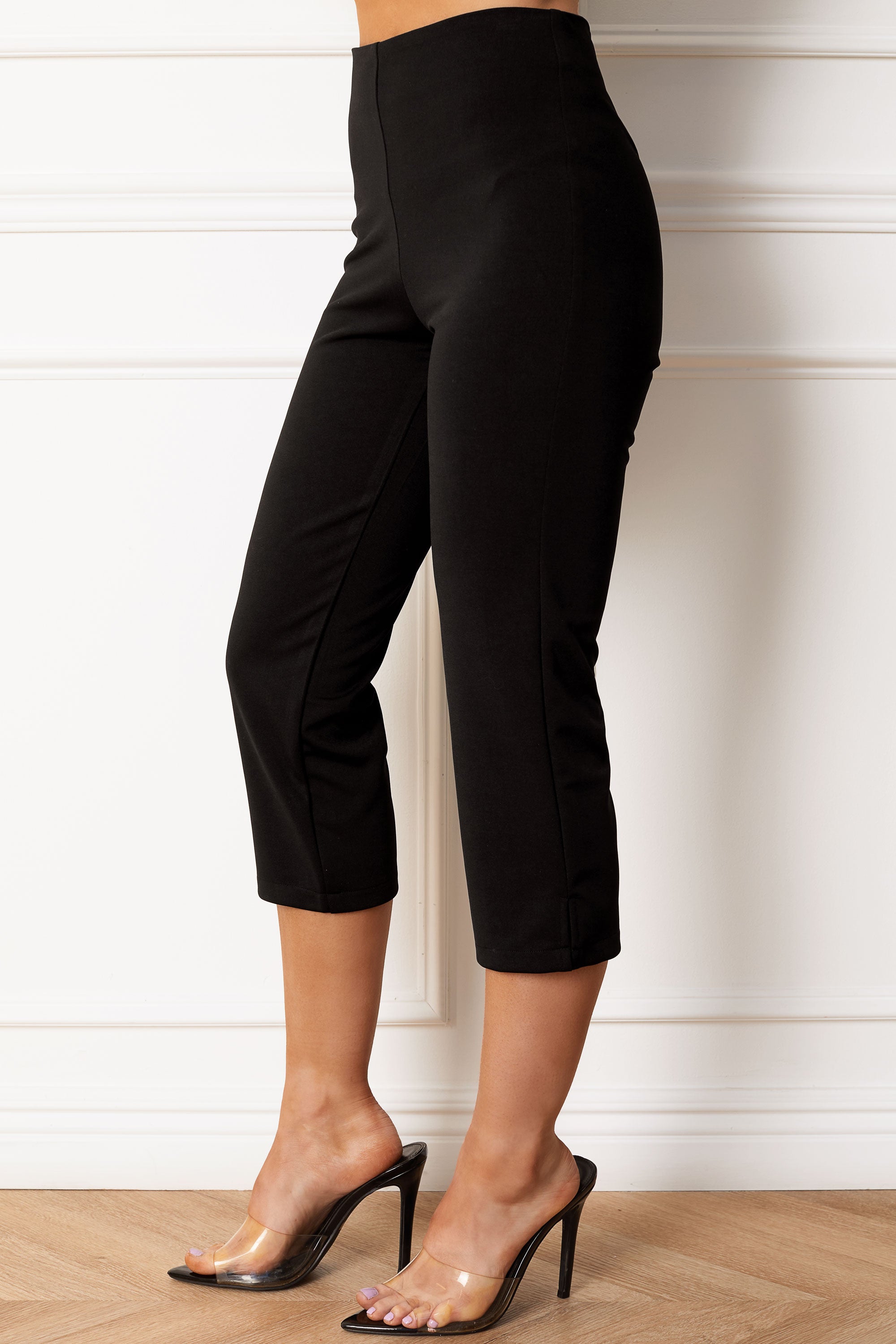 Perla Black Capri Pants