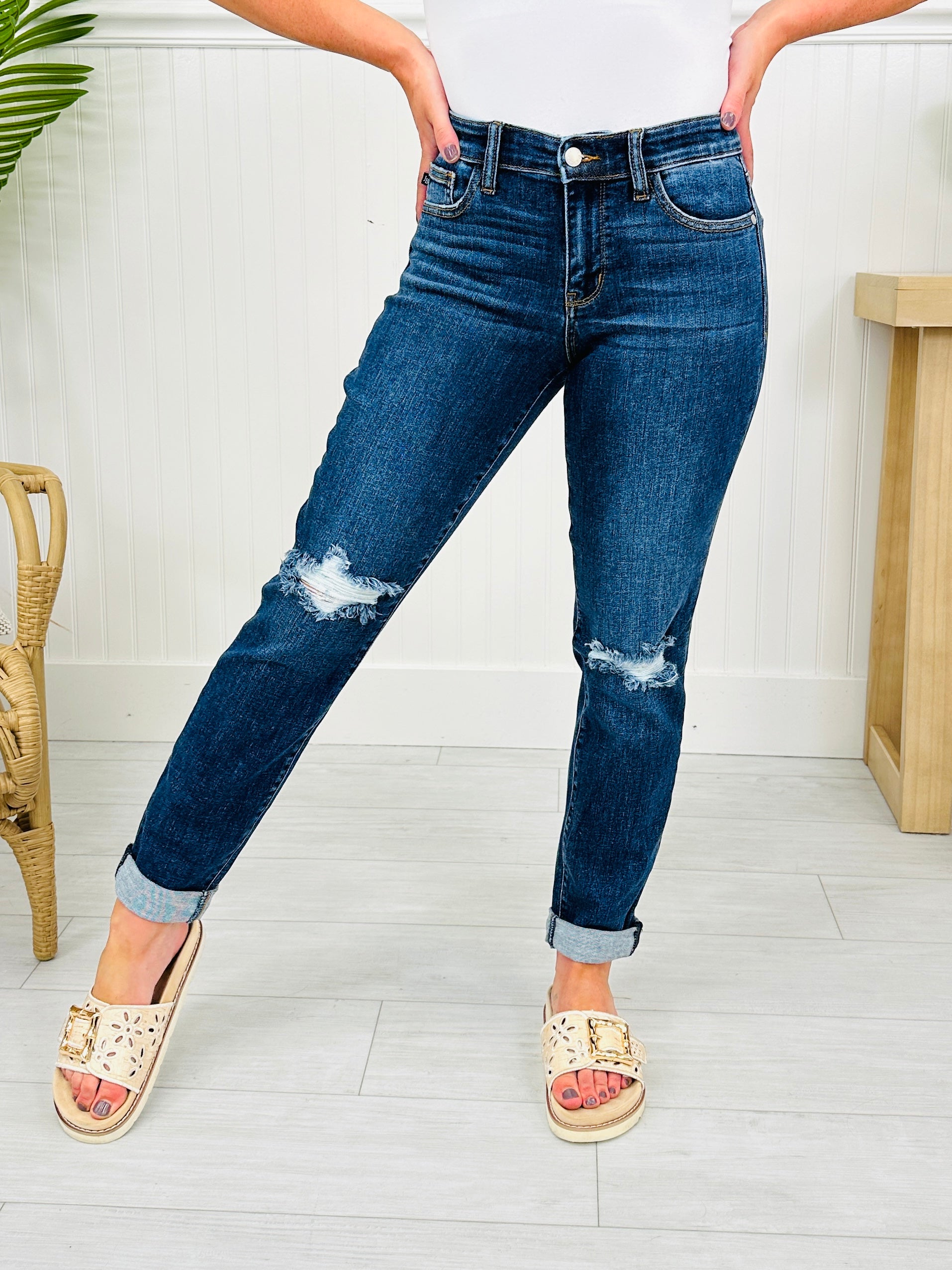 Judy Blue Walk This Way Slim Straight Leg Jeans in Reg/Curvy