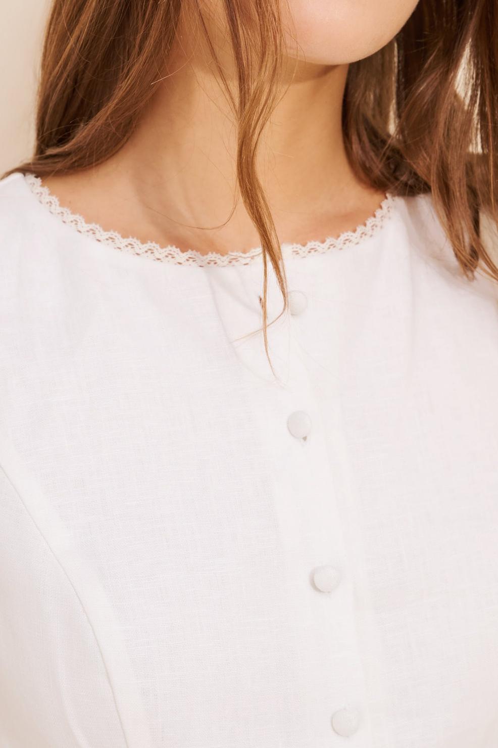 Elegant White Solid Round Neck Sleeveless Tops