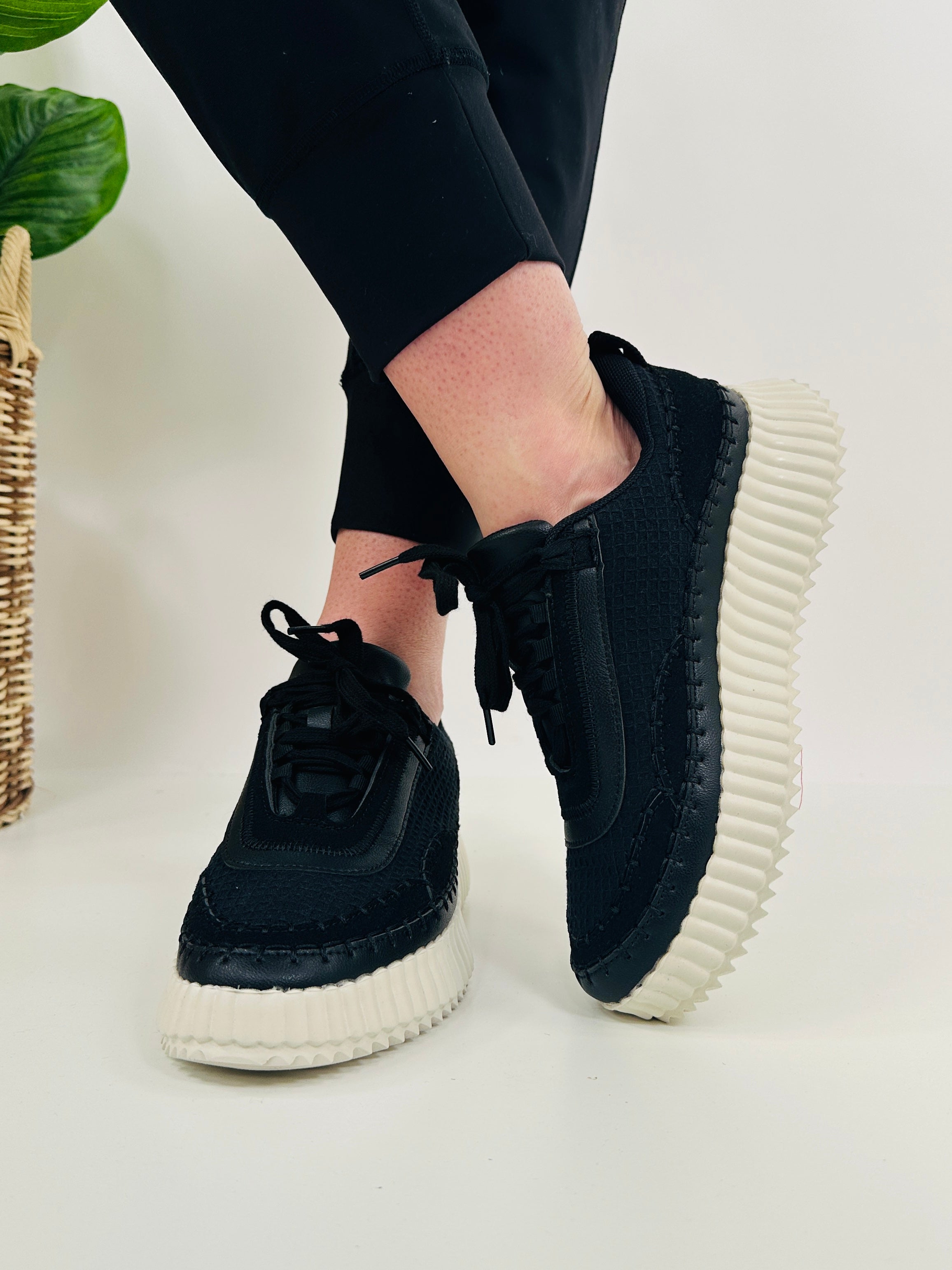 Rise And Stride Sneakers In Black