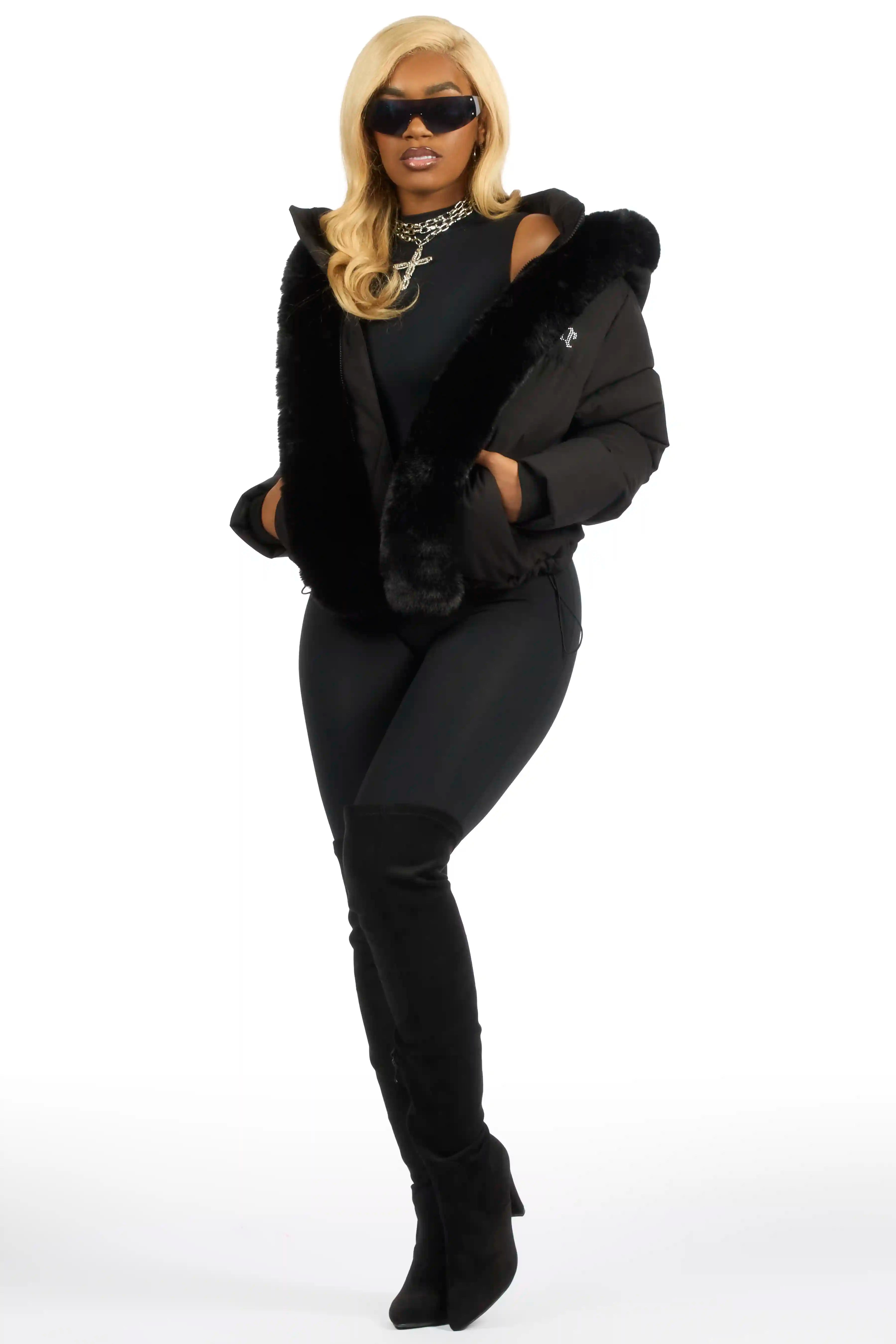Dontaisha Black Puffer Jacket With Fur Trim