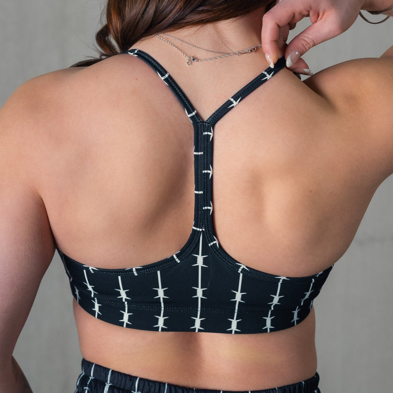 BARBWIRE SPORTS BRA - BLACK / WHITE