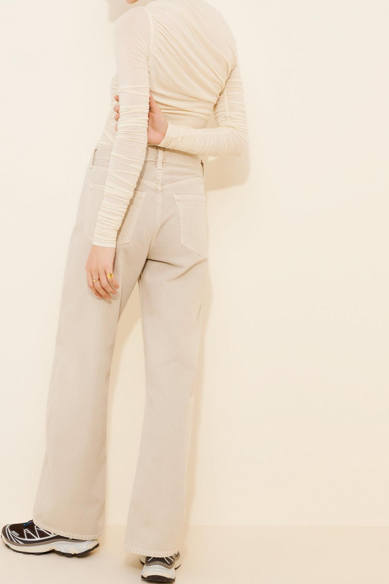 Low Curve Barrel Jeans