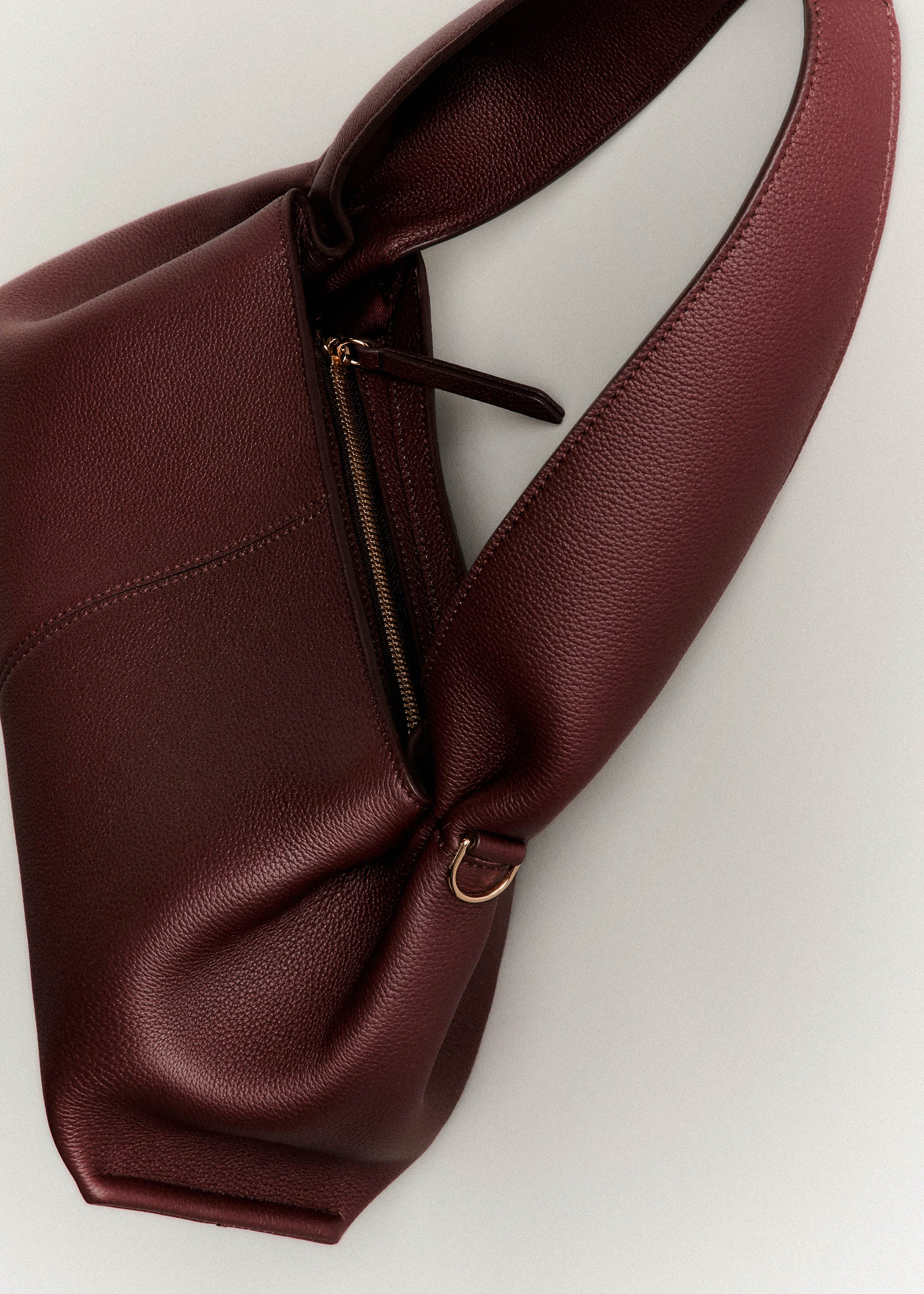 Numéro Neuf East West - Textured Black Cherry Clearance sale