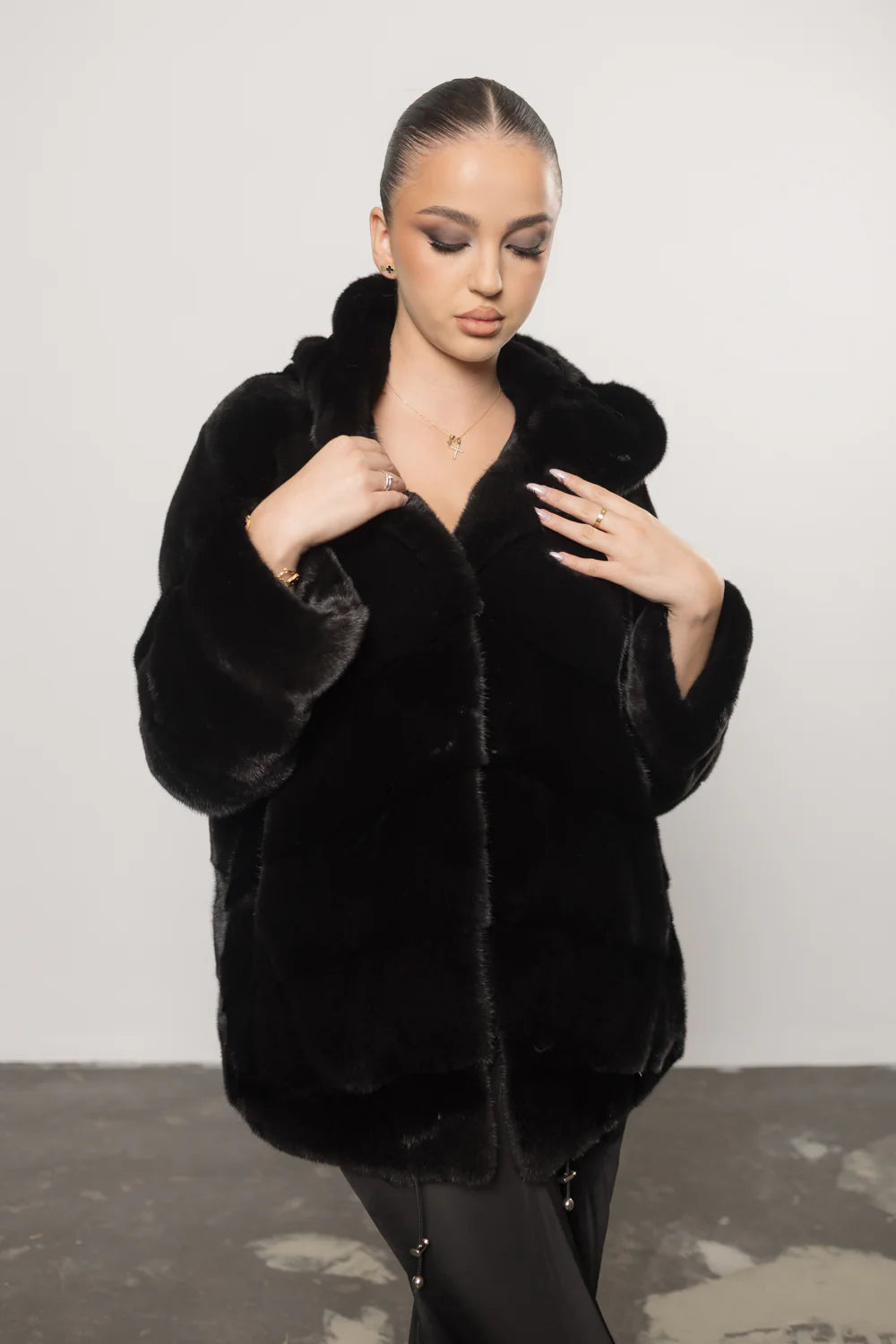 Haină din Blană Naturală de Vizon, cu Glugă, Femei, Diamond Black 416