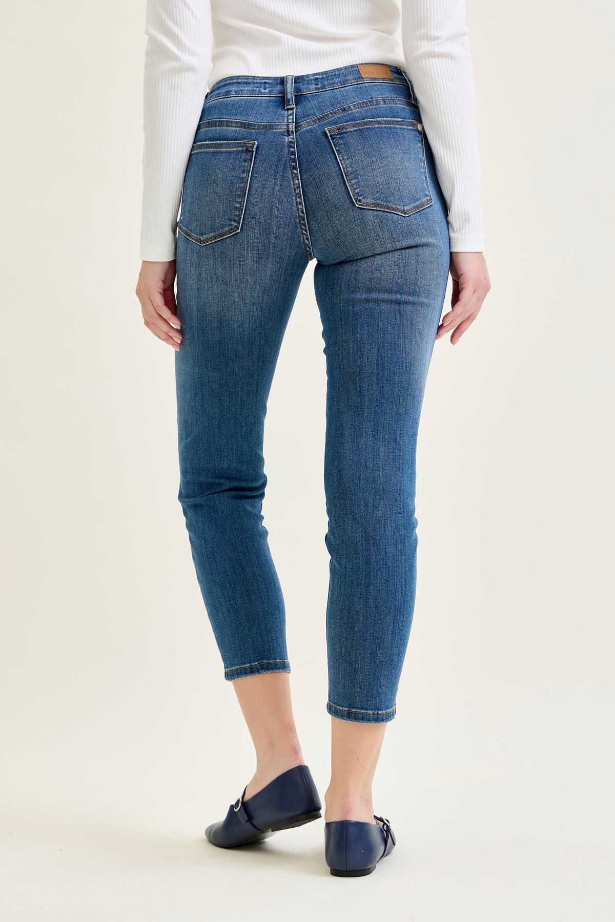 Abbey Relaxed Fit in Vintage Wash