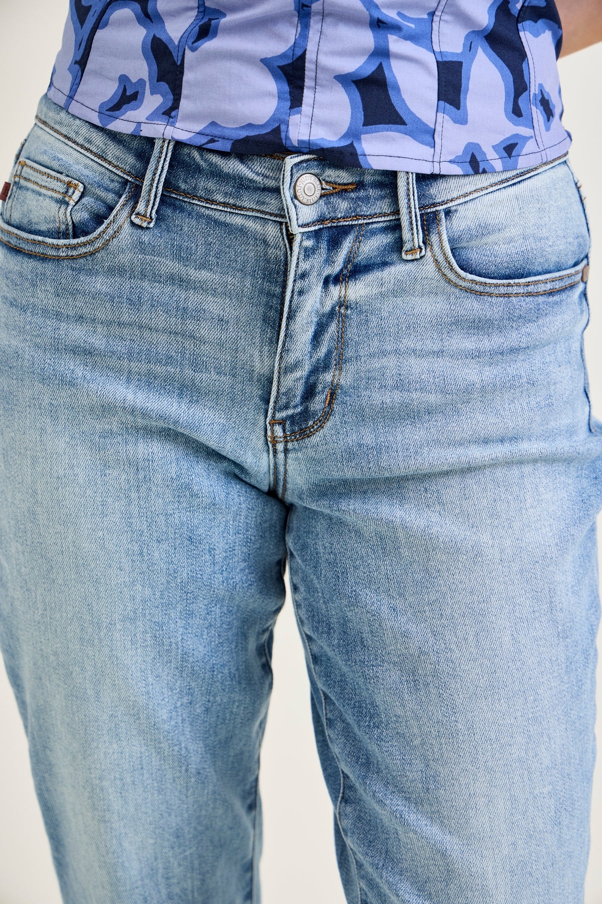 Stacy Vintage Vibes Slim Jeans with a Pocket Perk