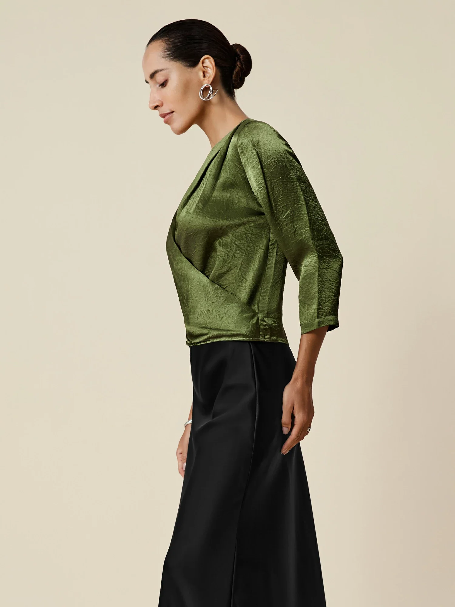 100% Acetate V-Neck Mid-Sleeve Top