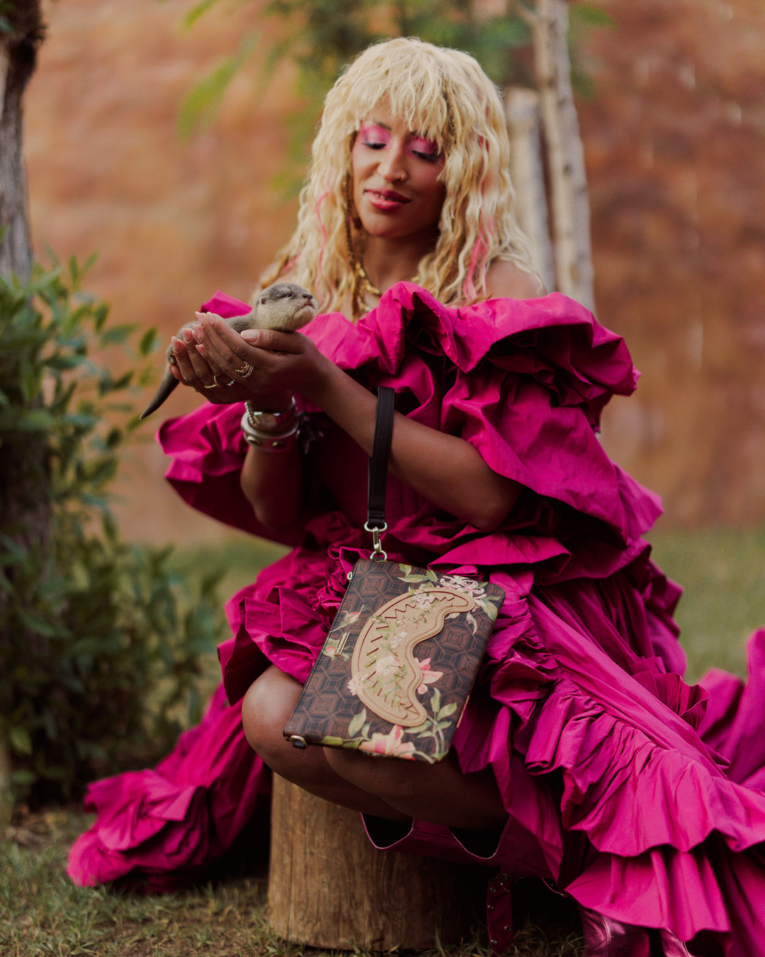 AI DREAMERS GARDEN CROSSOVER CLUTCH