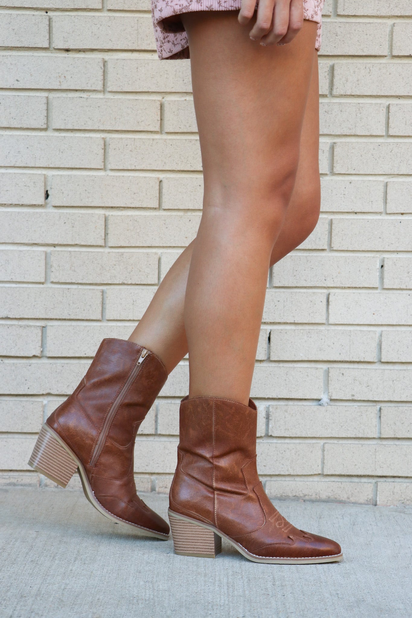 Pointed Toe Western Style Boots