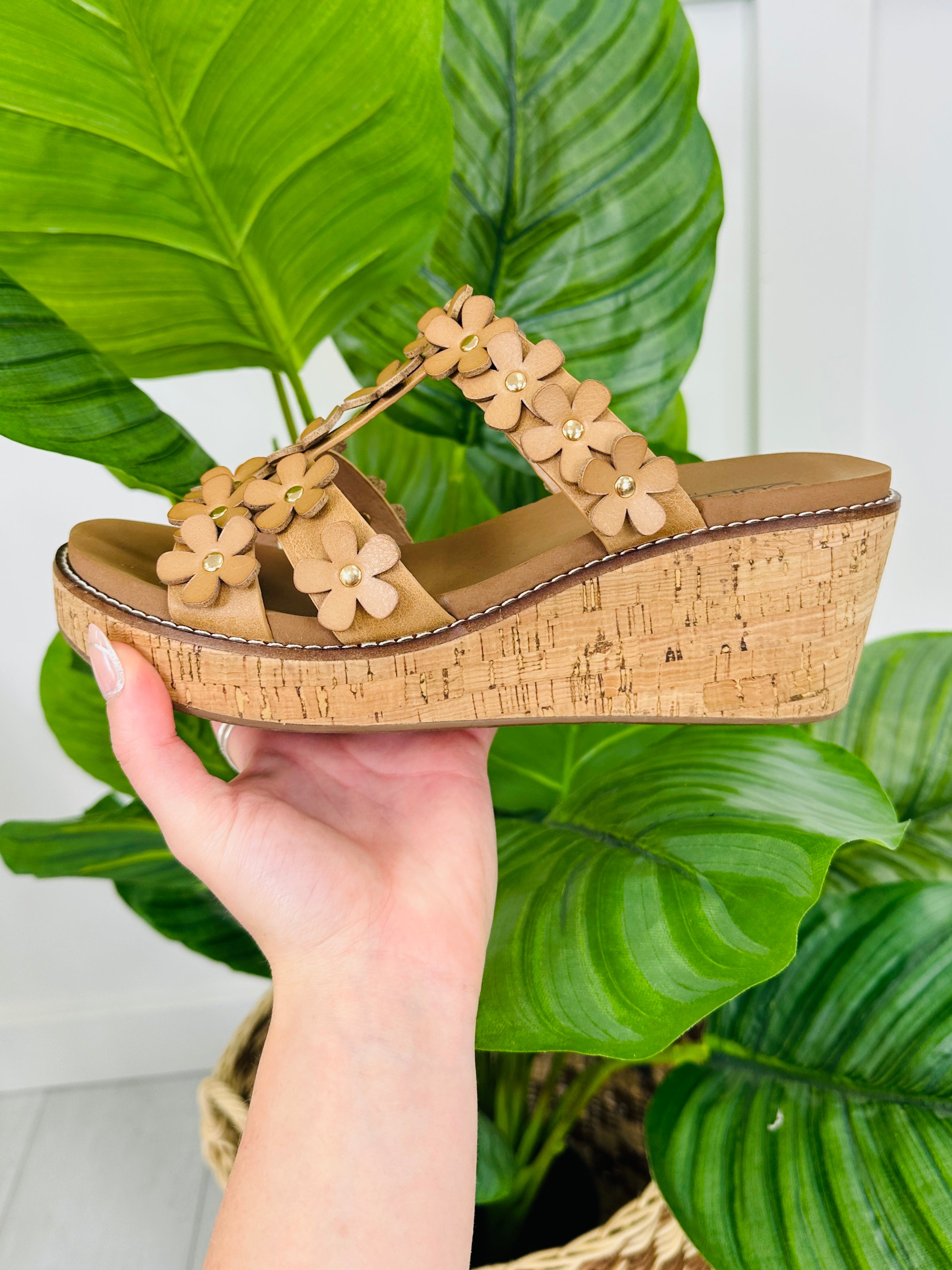 Blossom Steps Wedges In Natural