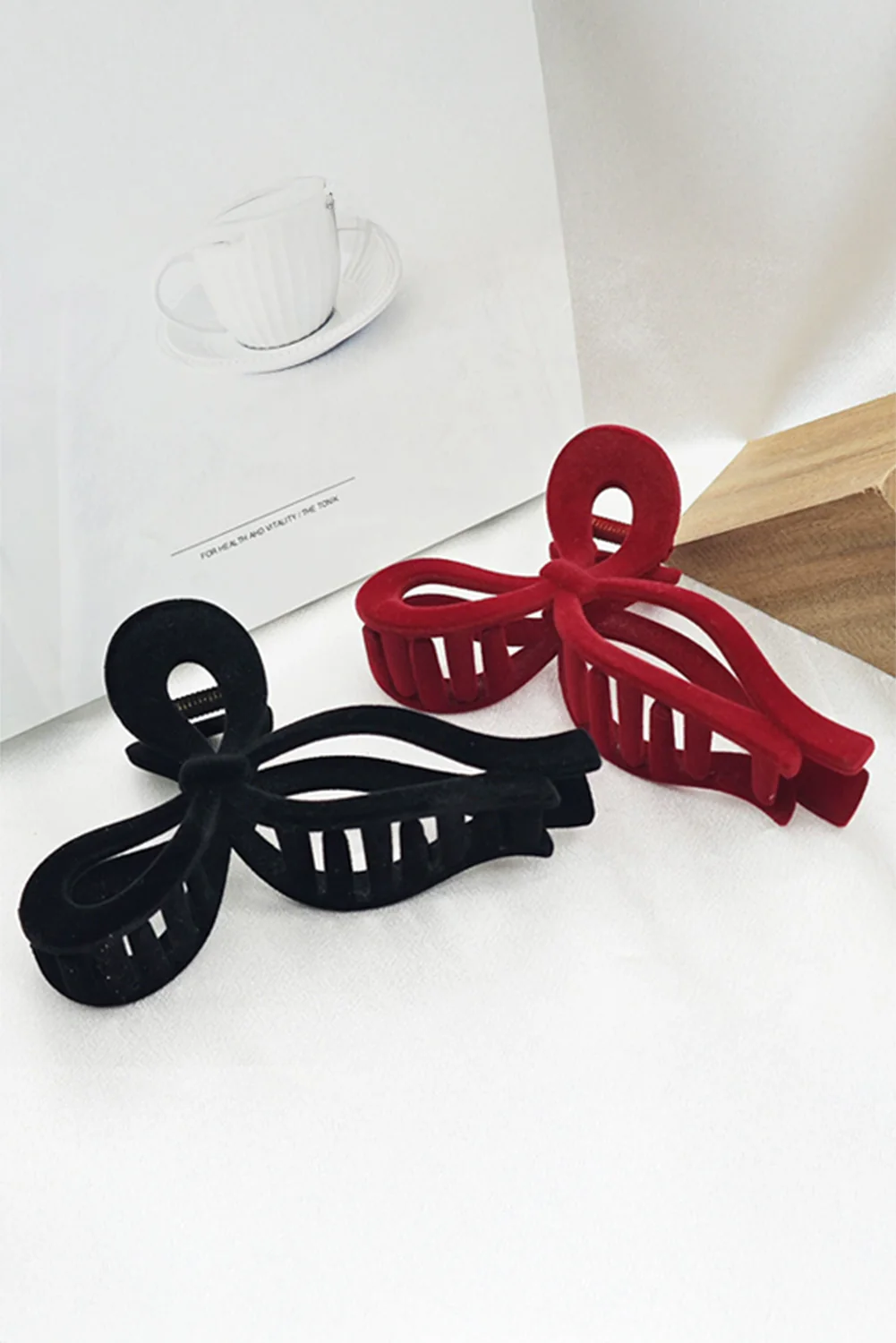 Black Velvet-Flocked Bow Shape Claw Clip