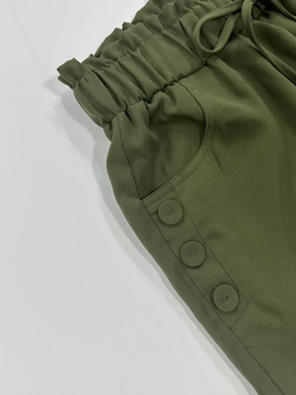 Women's Solid Button Pocket Cargo Fitted Shorts, Casual Elastic Waist Shorts for Summer