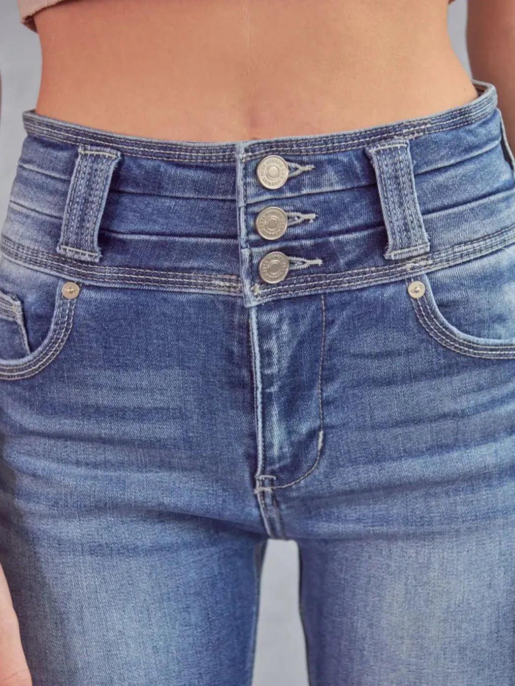 The Skinny Triple Button Kancan Jeans