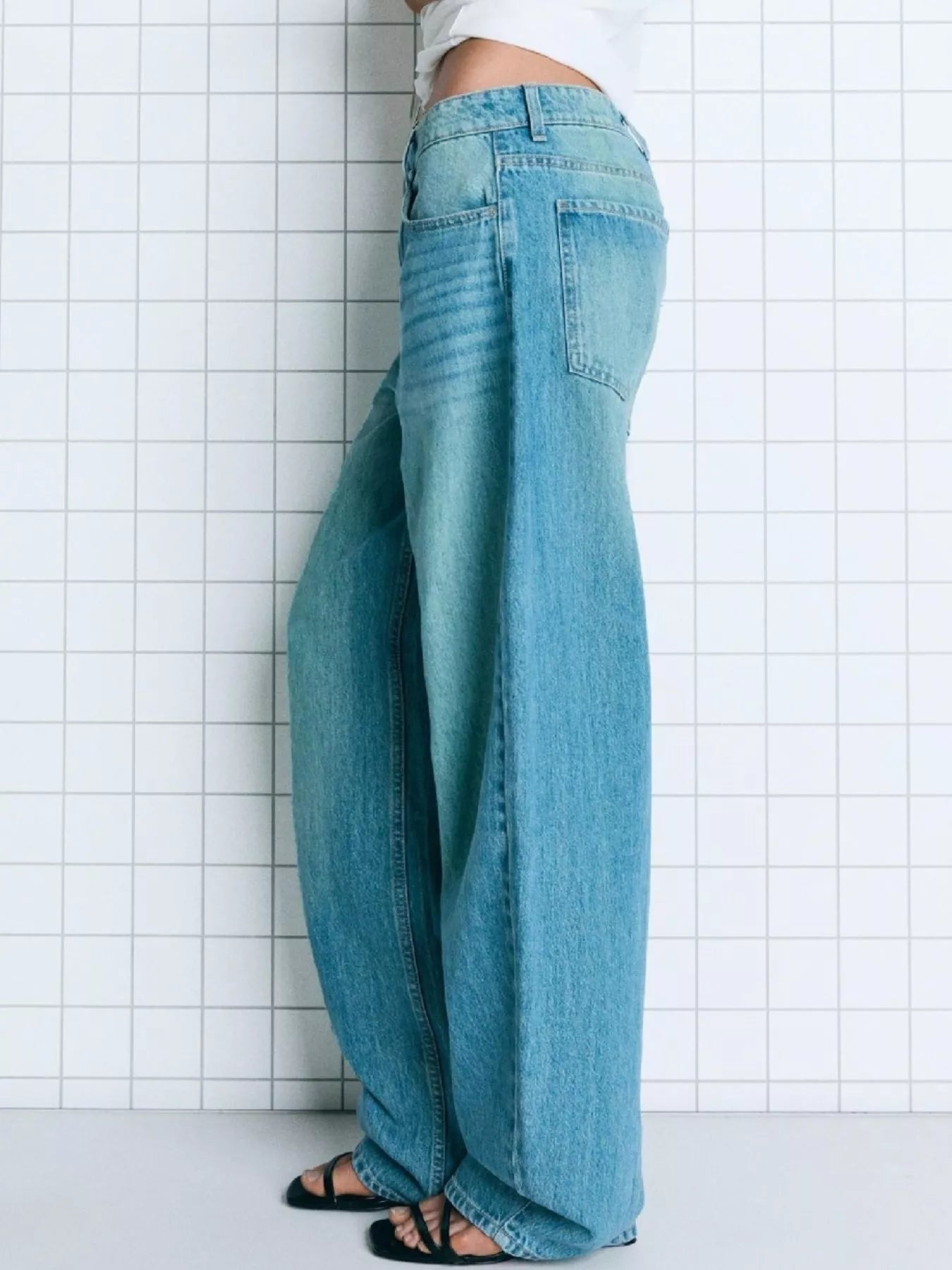 Wide Leg Washed Jeans