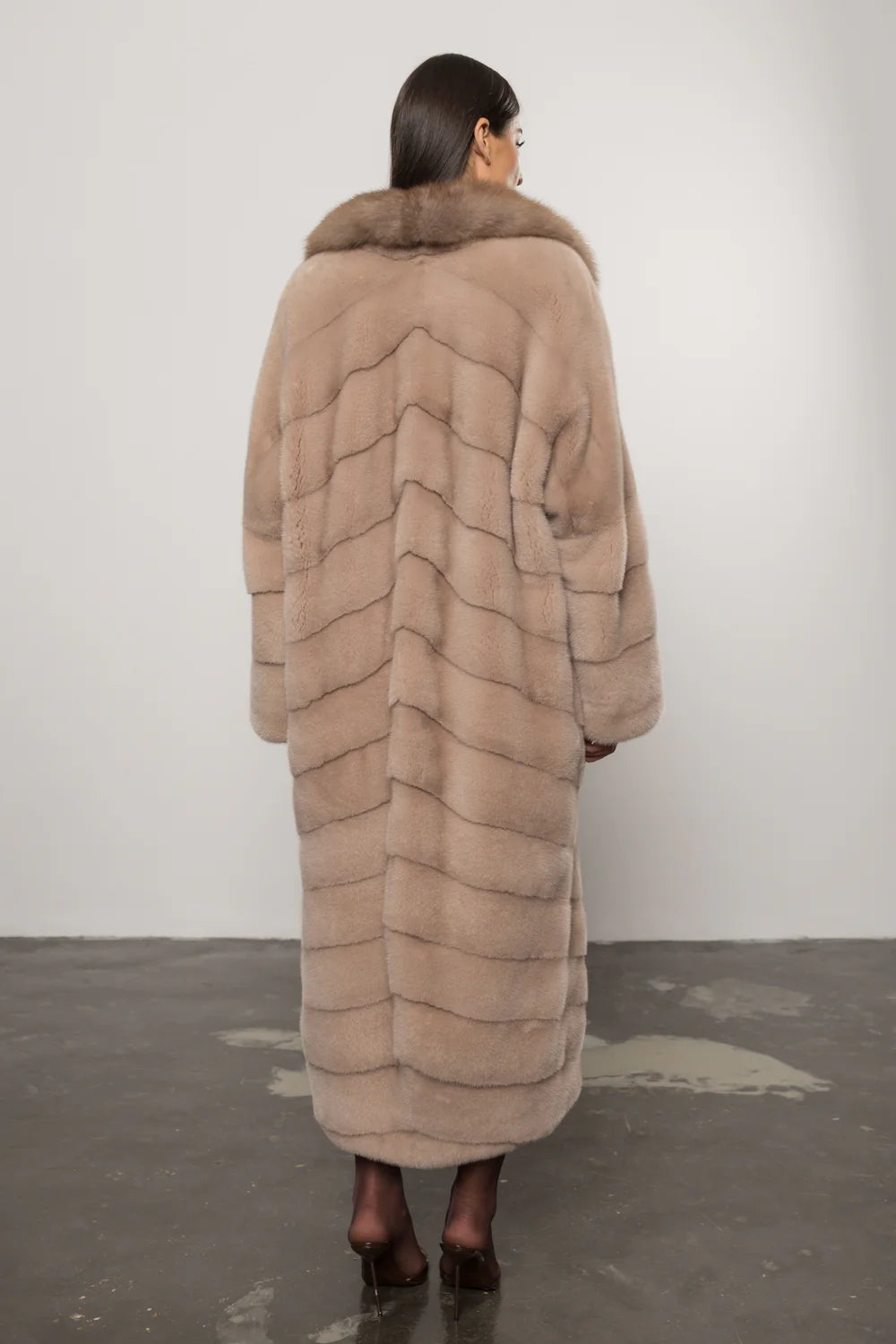 Haină din Blană Naturală de Vizon cu Guler din Zibelina, Femei, Cappuccino 426