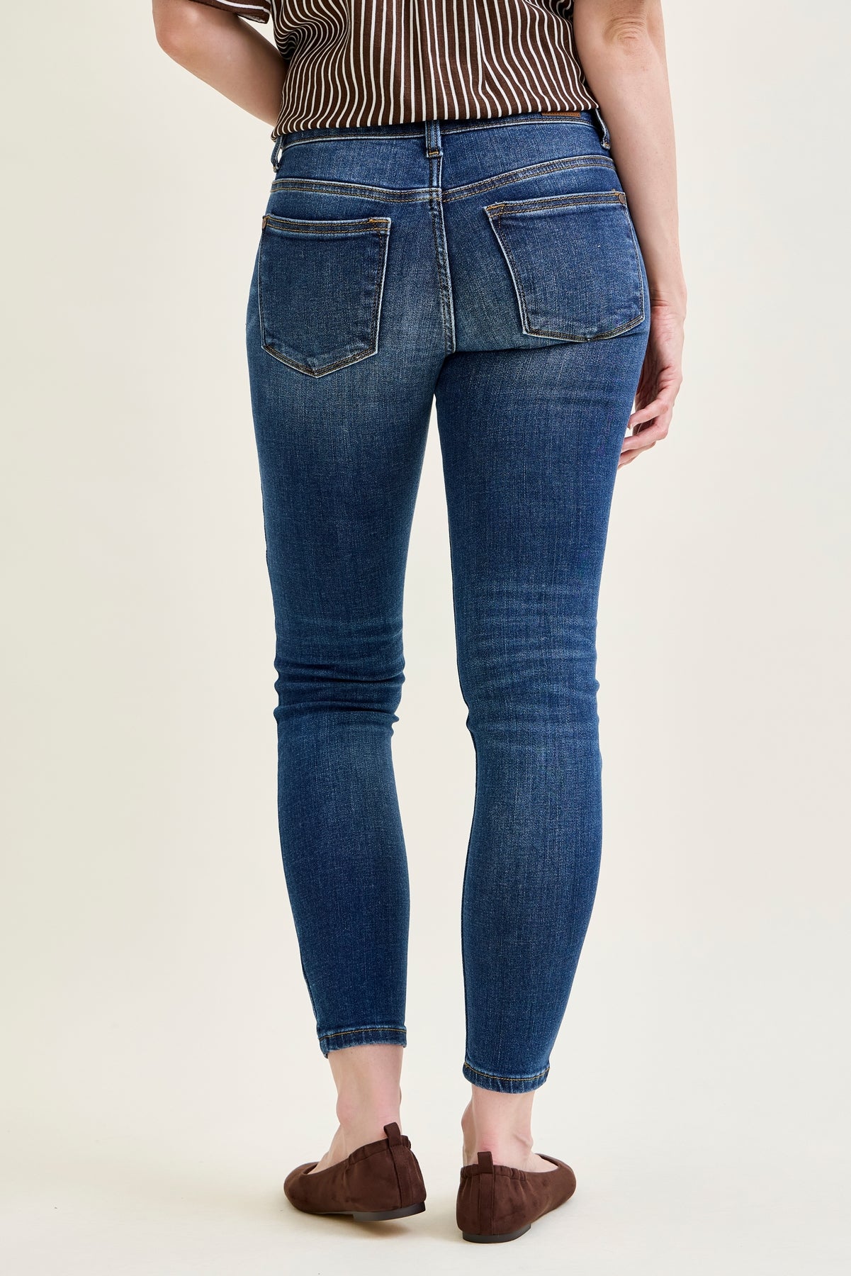Ella Mid Rise Handsand Classic Skinny Jeans