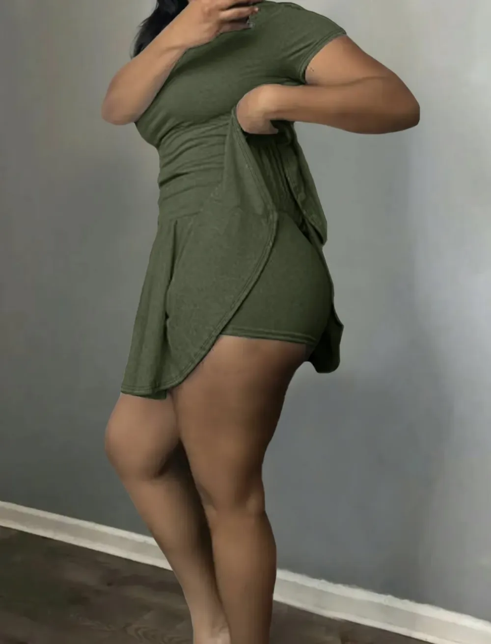 Women's Solid Color Tee & Pleated Skirt Two-Piece Set