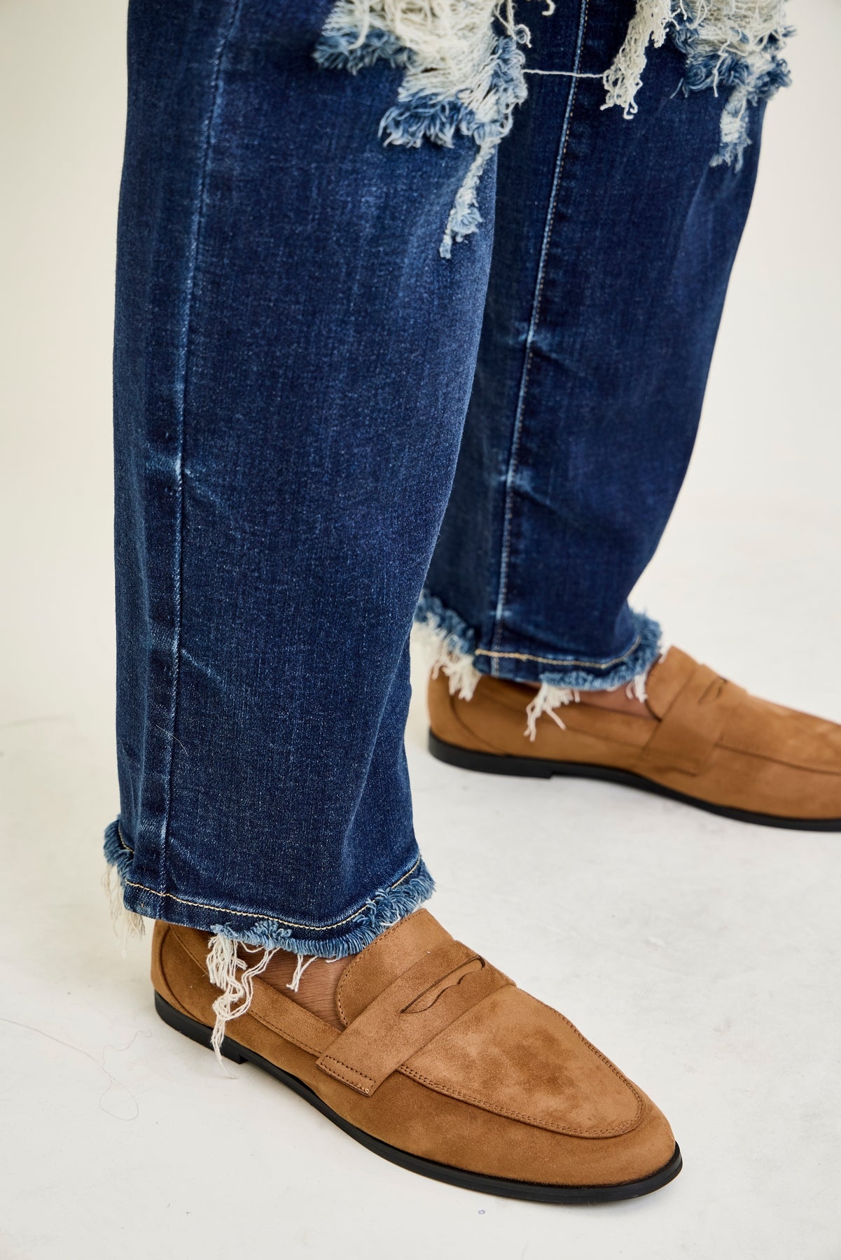 Lisse Mid Rise Ripped Straight Fit Jeans - PLUS