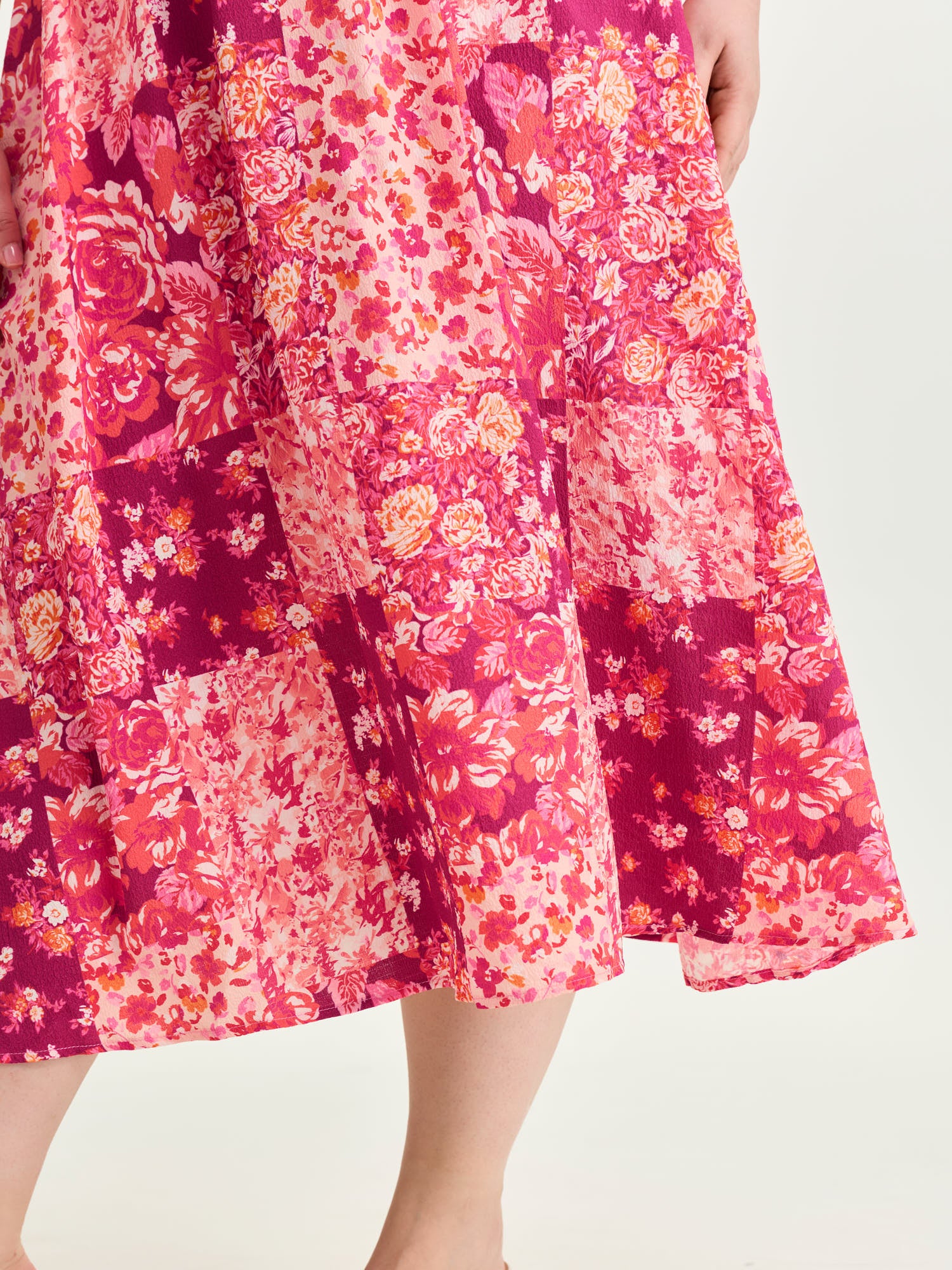 Floral Print Bust-Defining Shirred Midi Dress