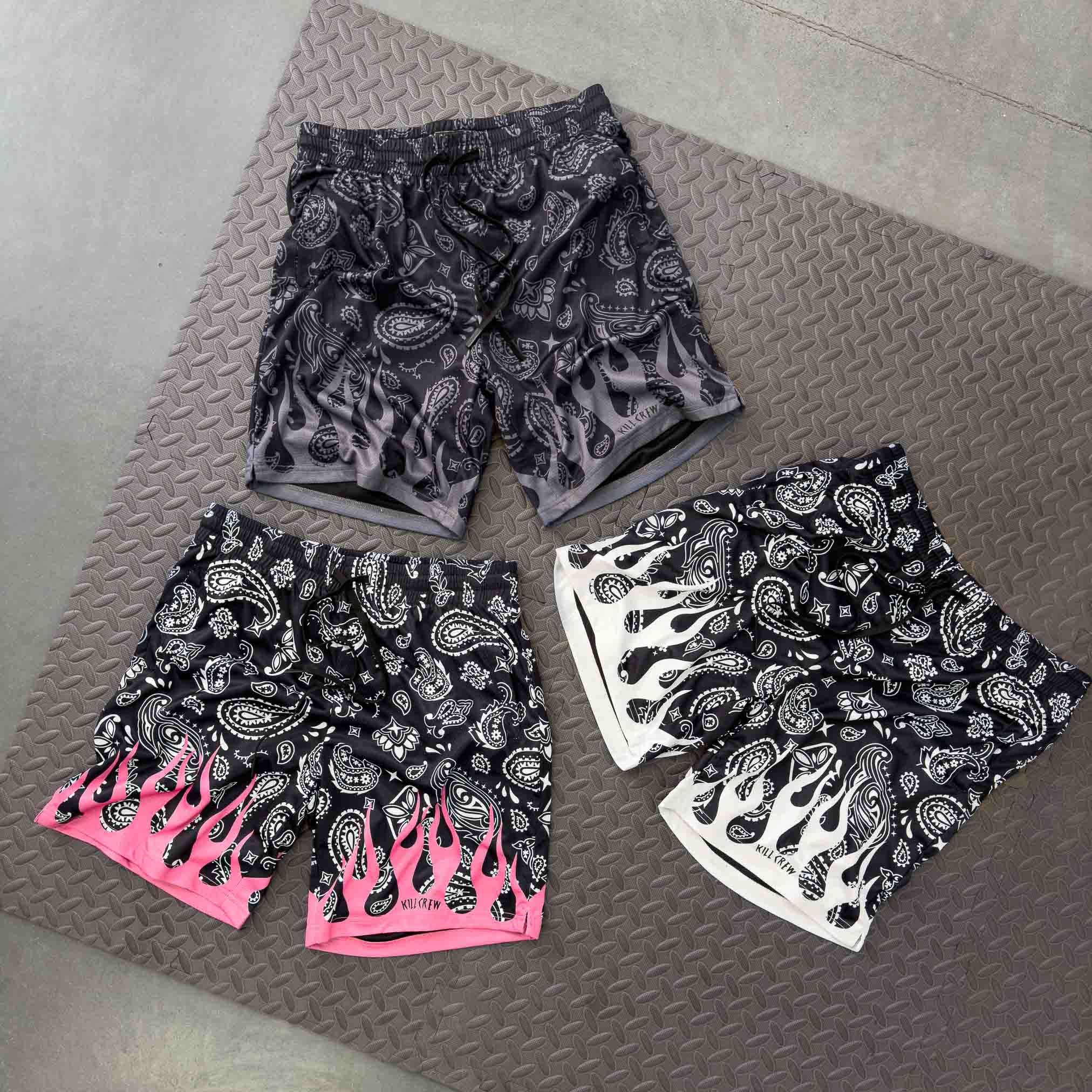 RELAXED CUT SHORTS BANDANA FLAME - BLACK / WHITE