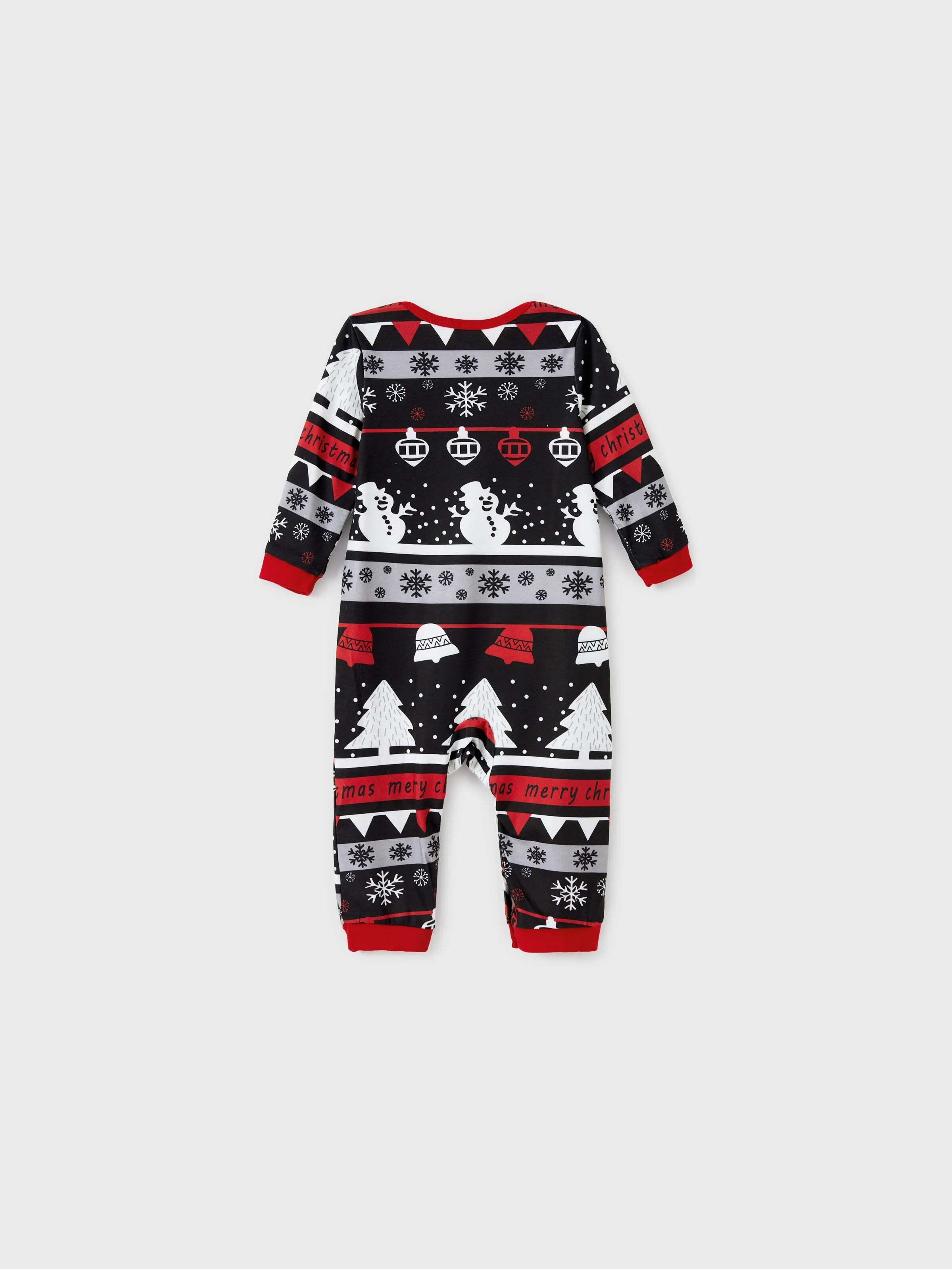 Christmas Tree Snowflake and Letters Print Grey Family Matching Long-sleeve Pajamas Sets with Christmas Socks Grey