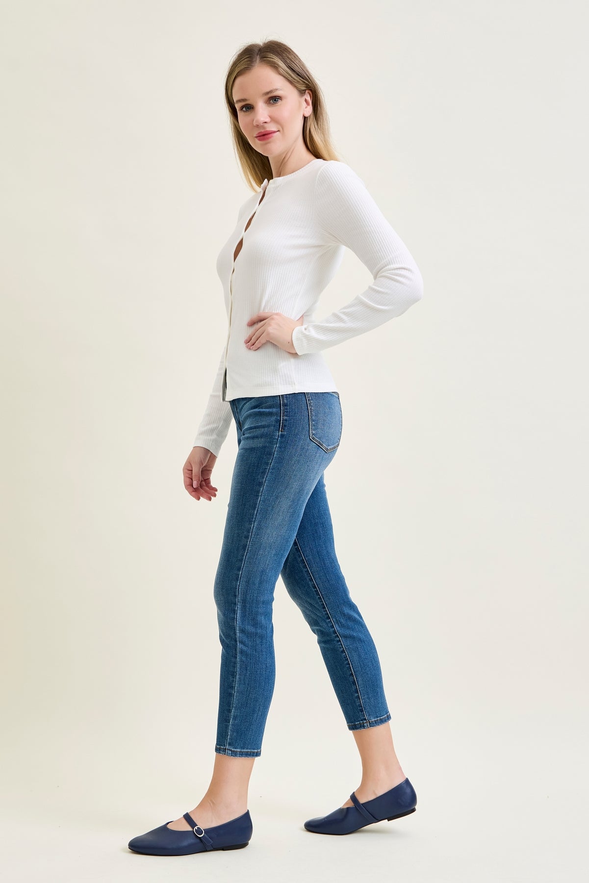 Abbey Relaxed Fit in Vintage Wash