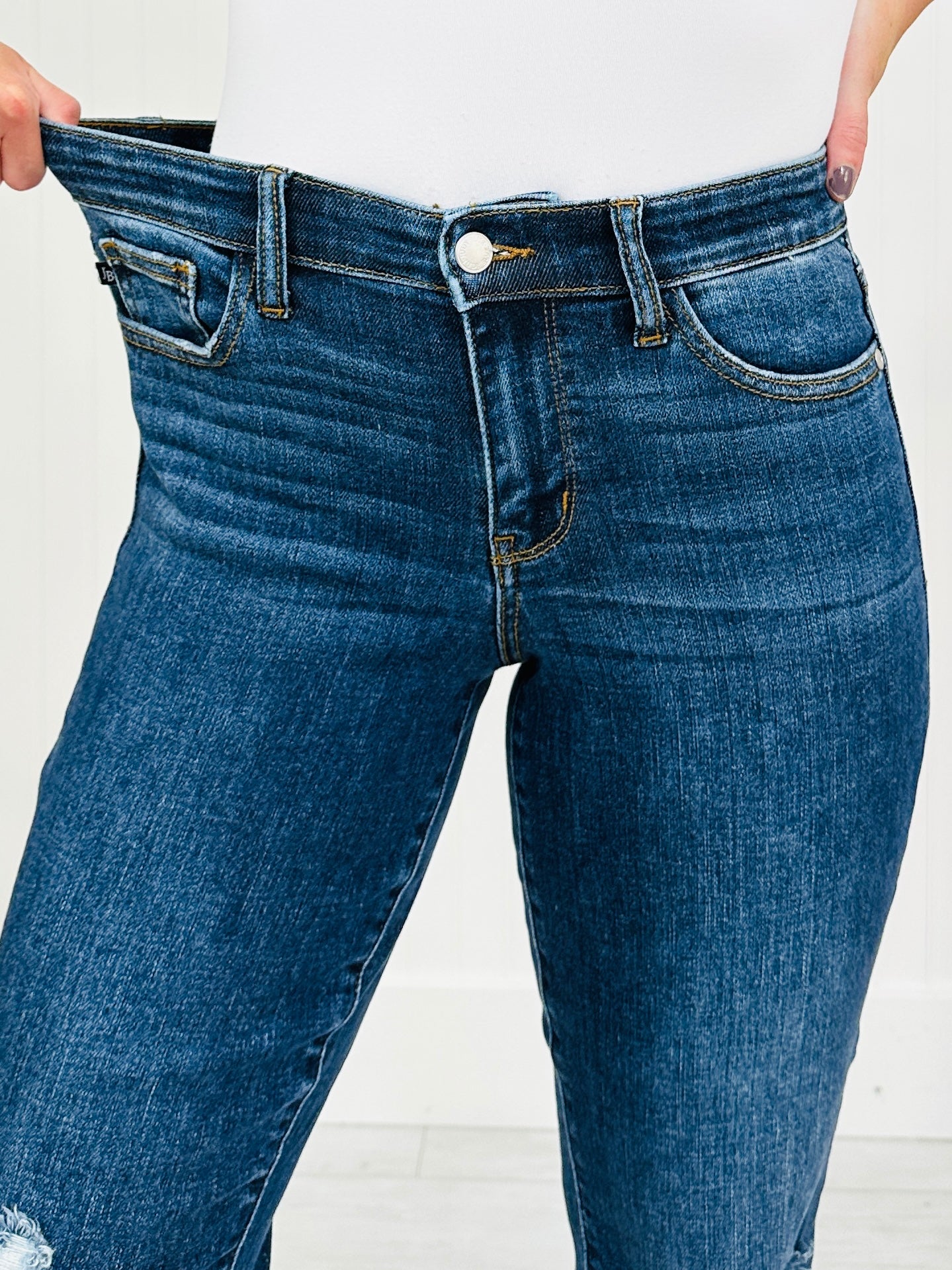 Judy Blue Walk This Way Slim Straight Leg Jeans in Reg/Curvy