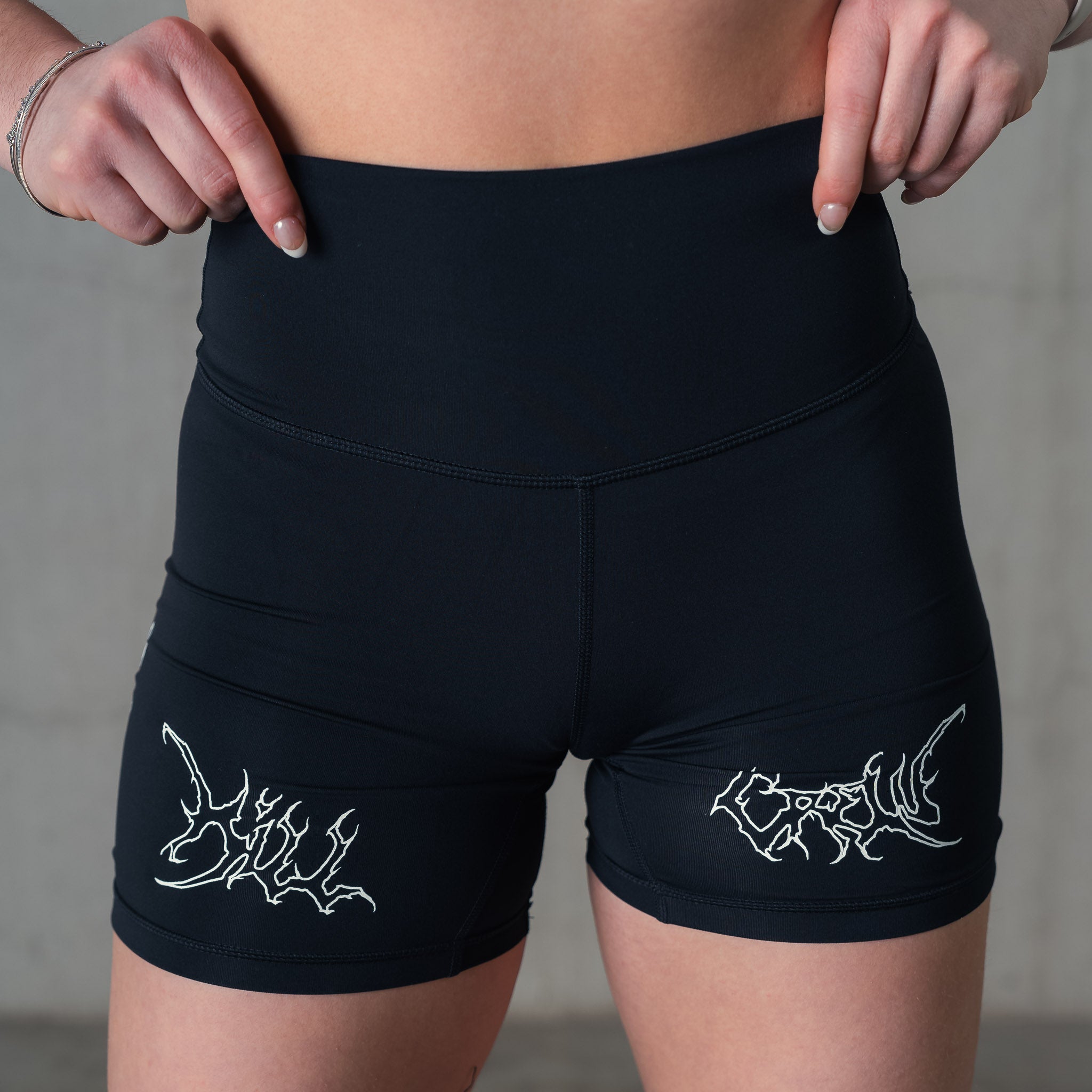 SCRUNCH WOLF BIKER SHORTS - BLACK / WHITE