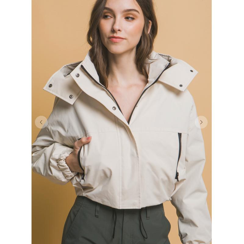 Cozy & Stylish Hooded Jacket – Perfect for All Seasons & Every Adventure