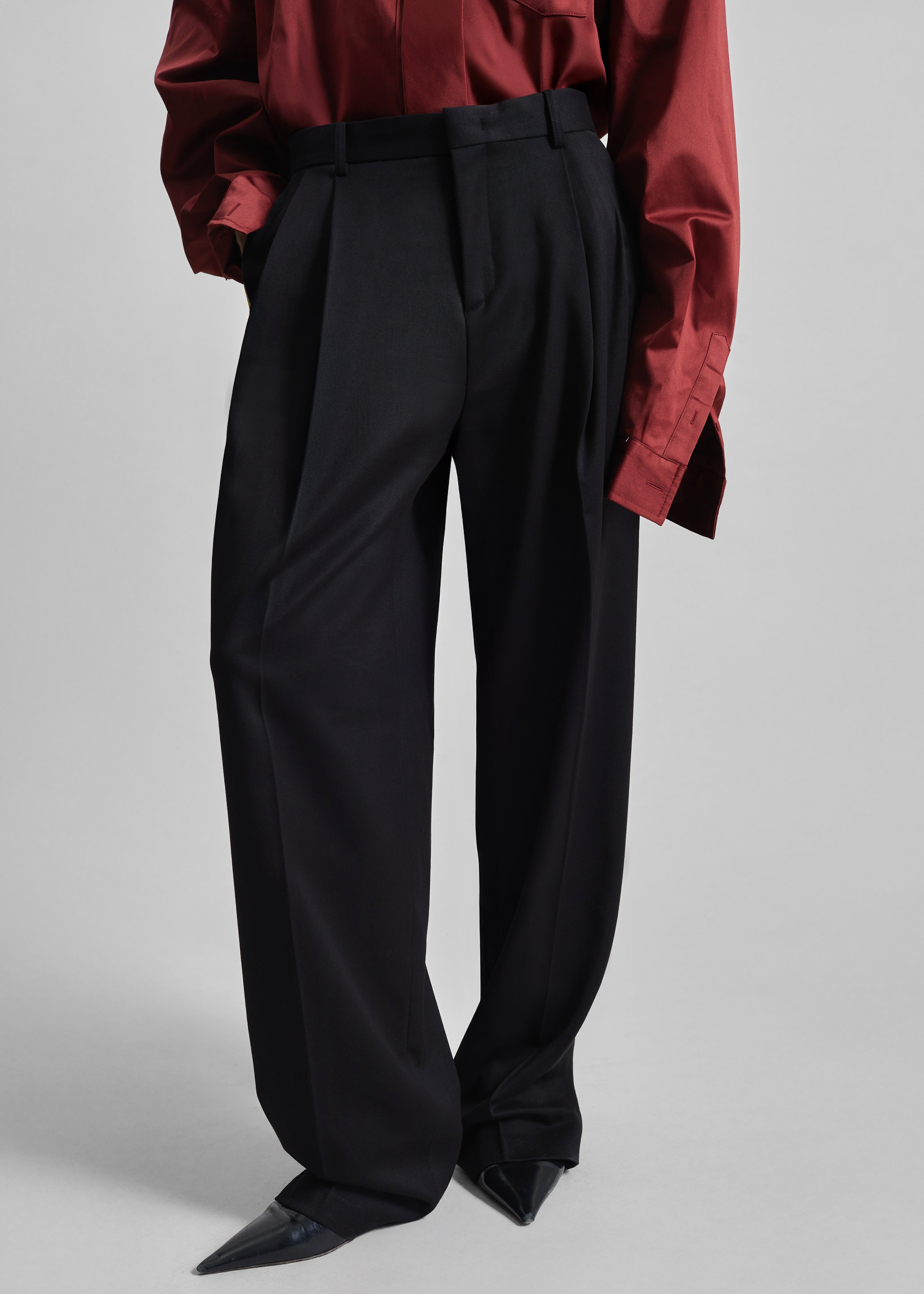 Vester Pleated Trousers - Black