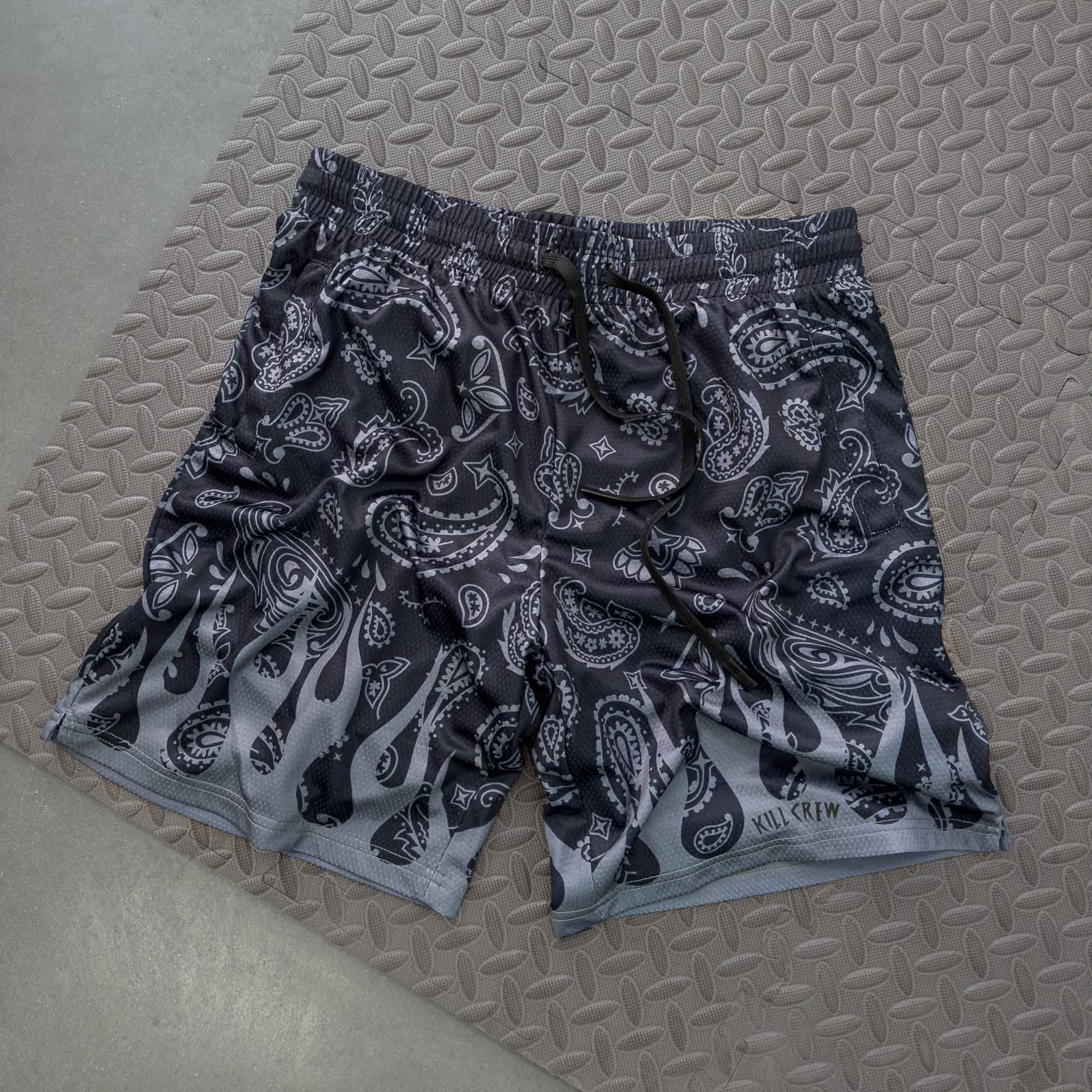 RELAXED CUT SHORTS BANDANA FLAME - BLACKOUT