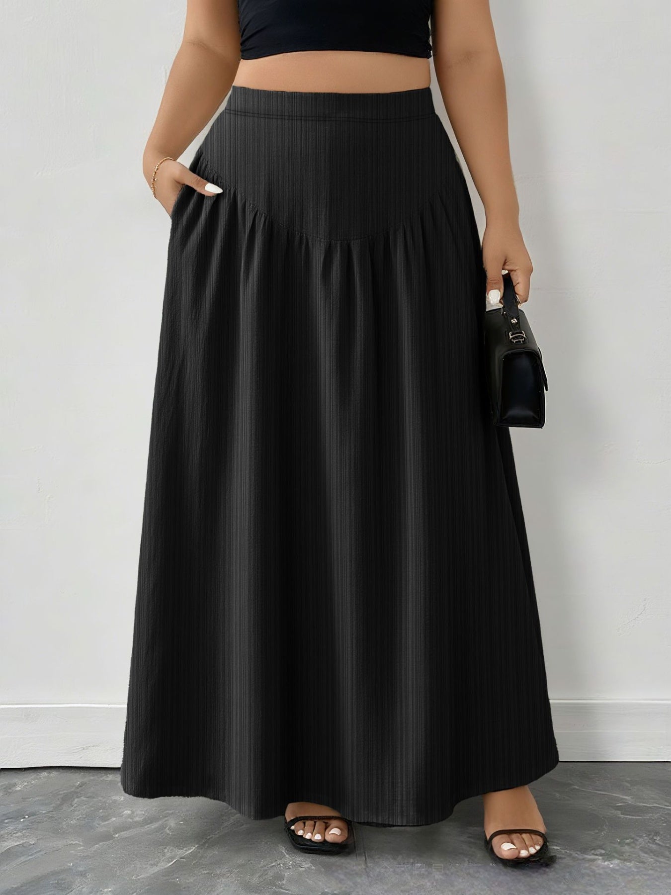 Plus Size Ruched Maxi Skirt with Pockets